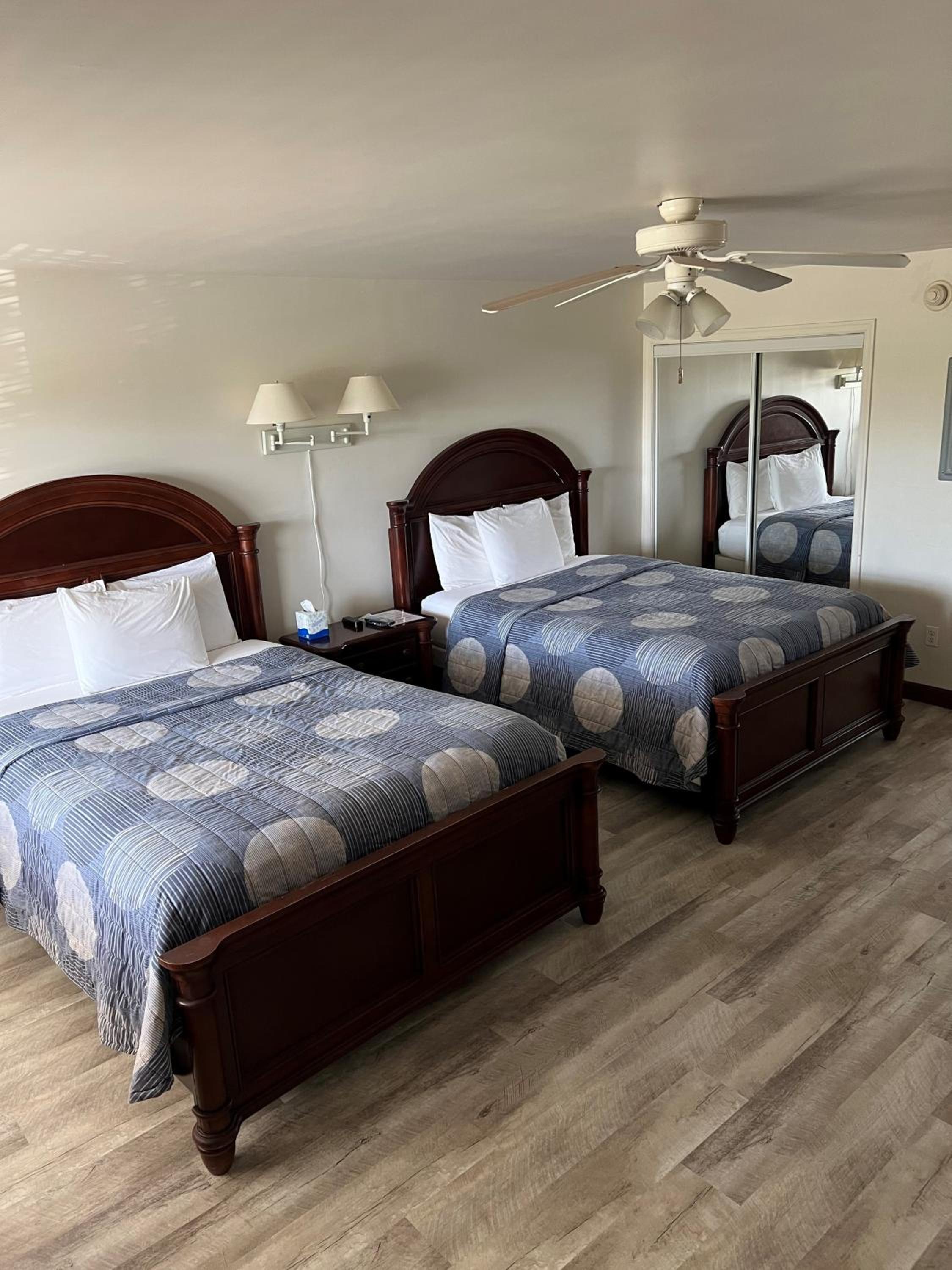 Deluxe Queen Suite