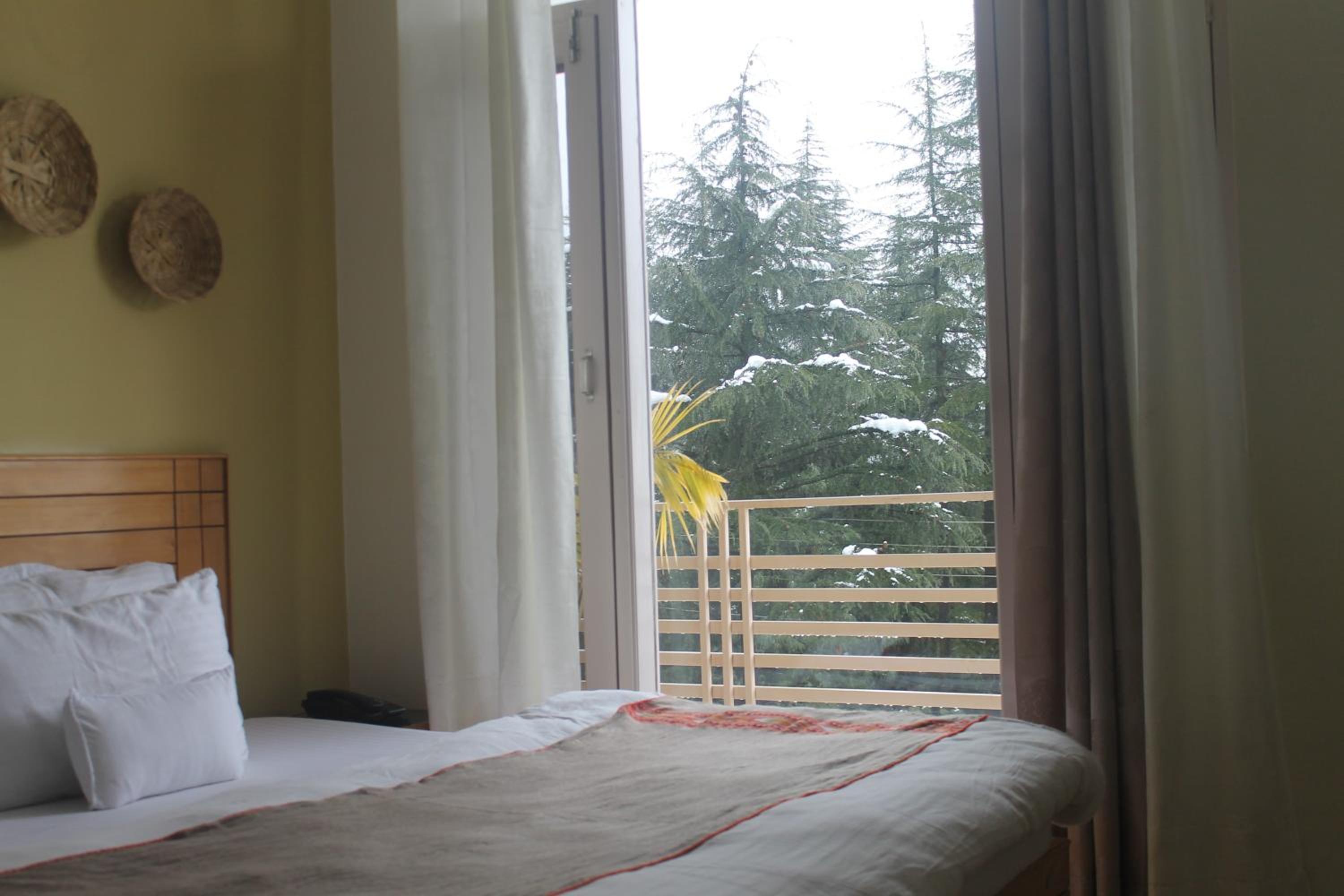 Deluxe Double Room with Balcony - Photo 8