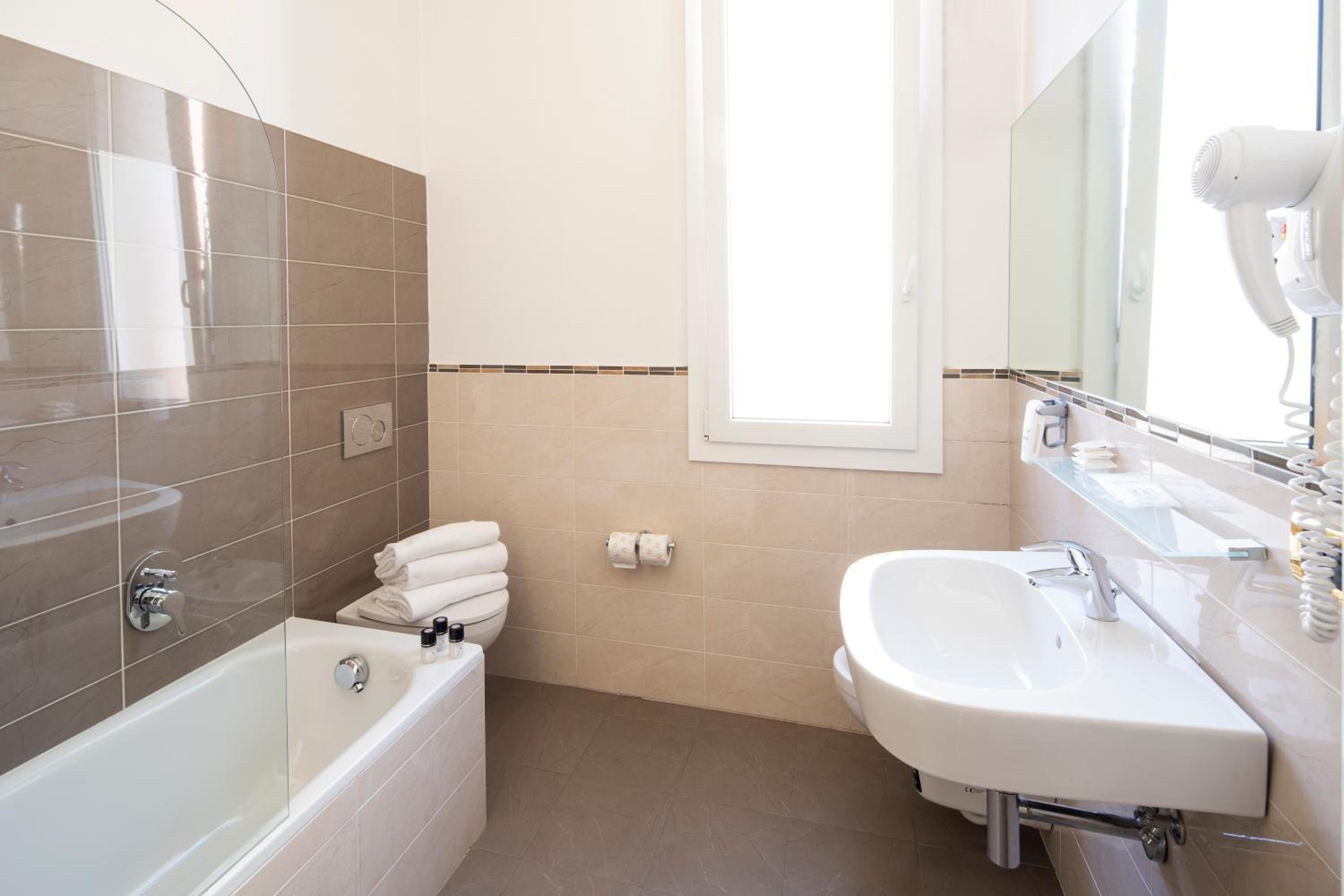 Classic Triple Room - Photo 4