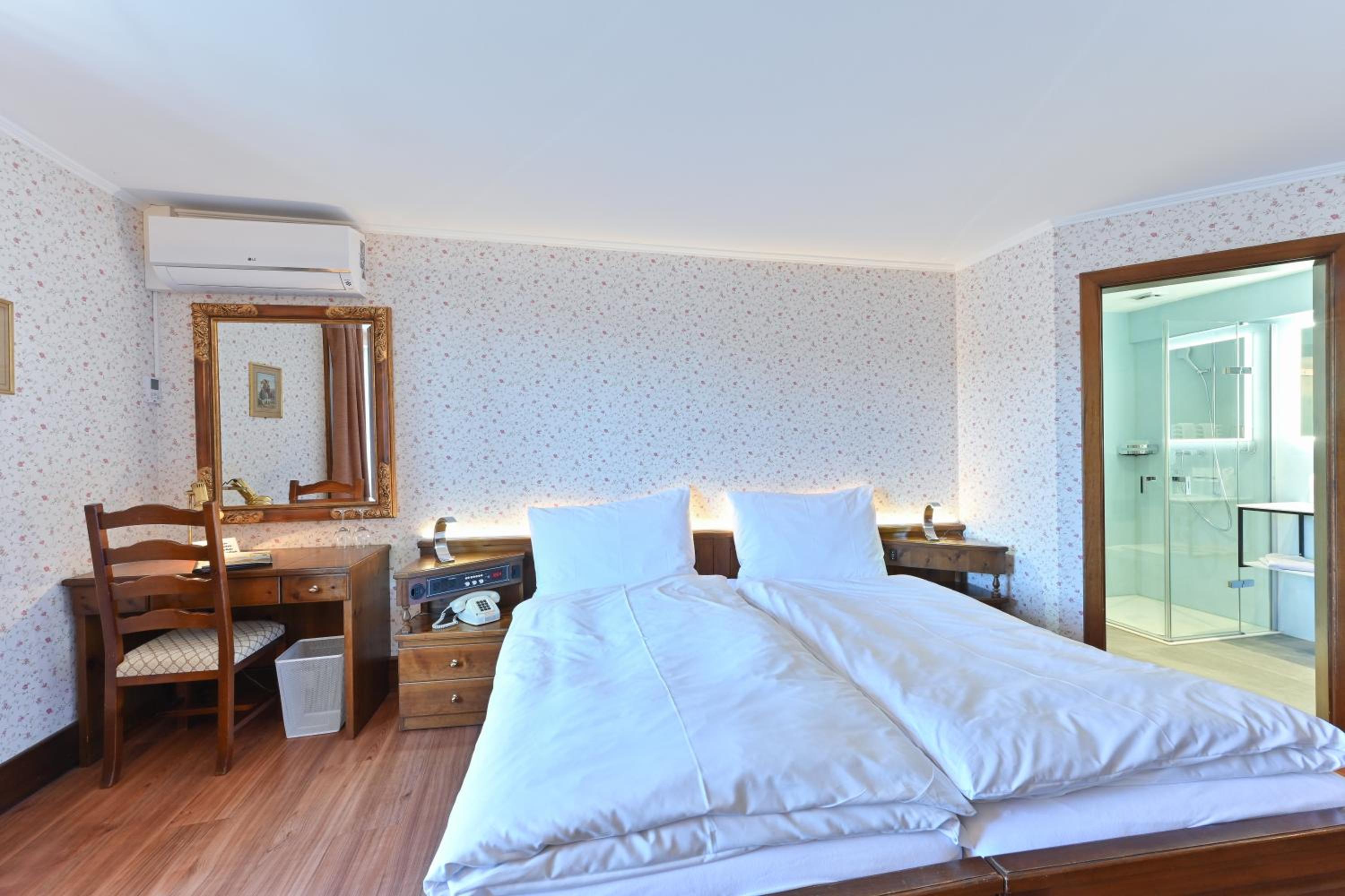 Double Room - Photo 5