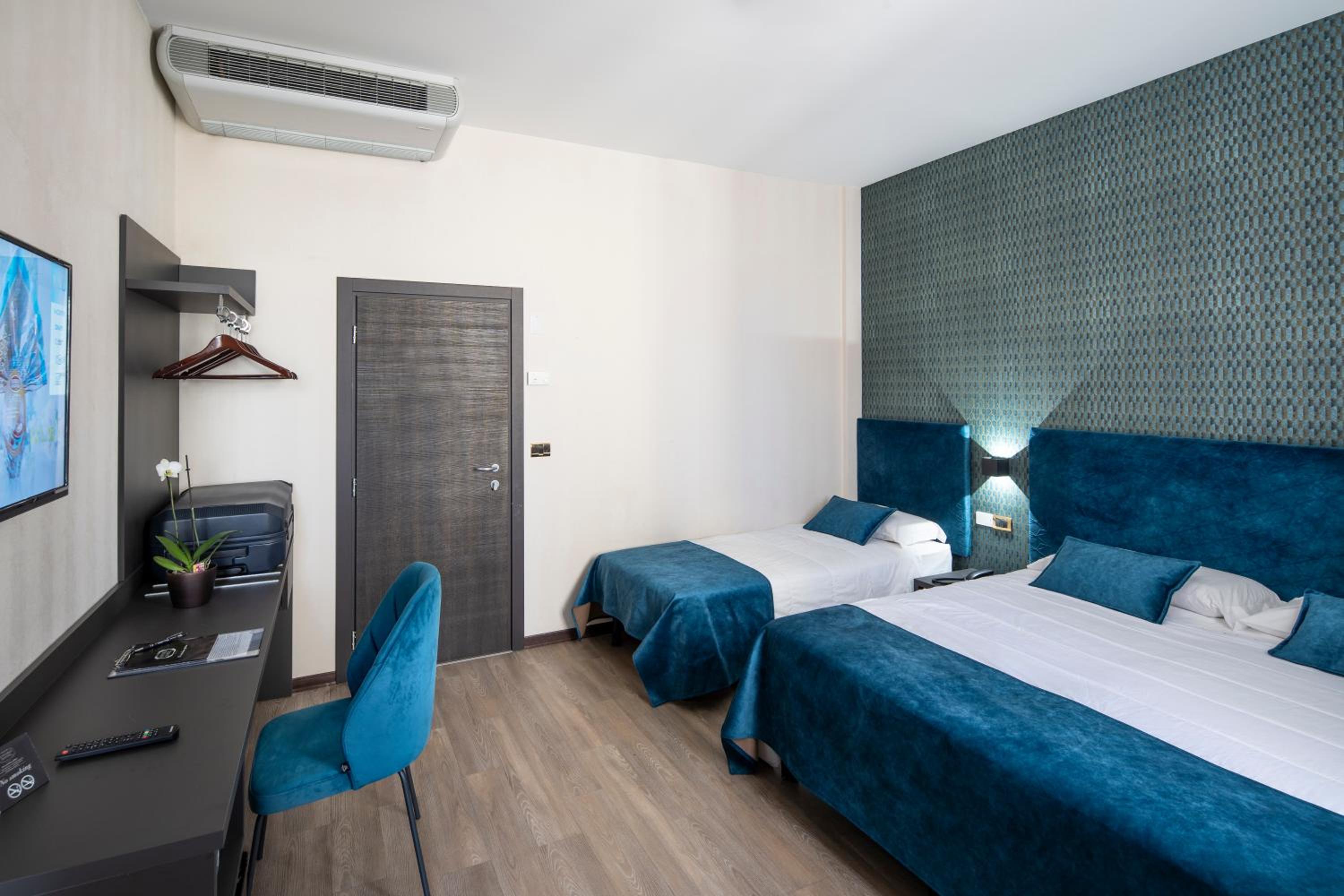 Classic Triple Room - Photo 1