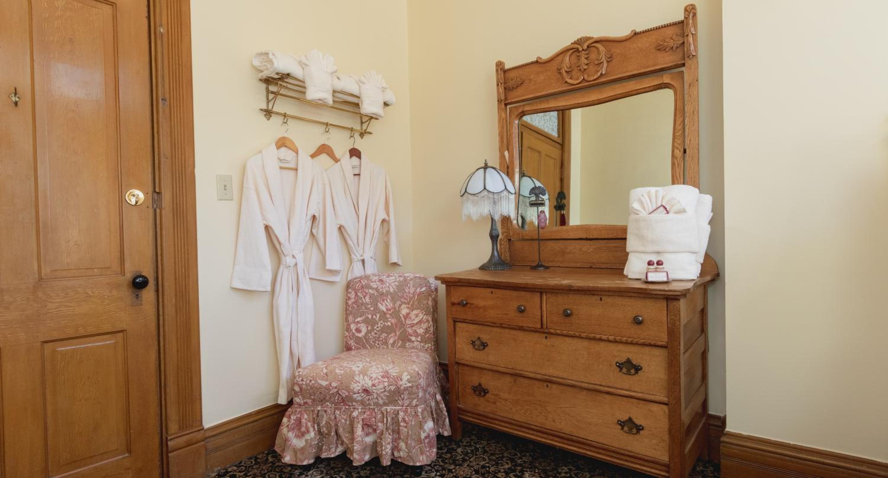 Double Room with Shared Bathroom photo 3