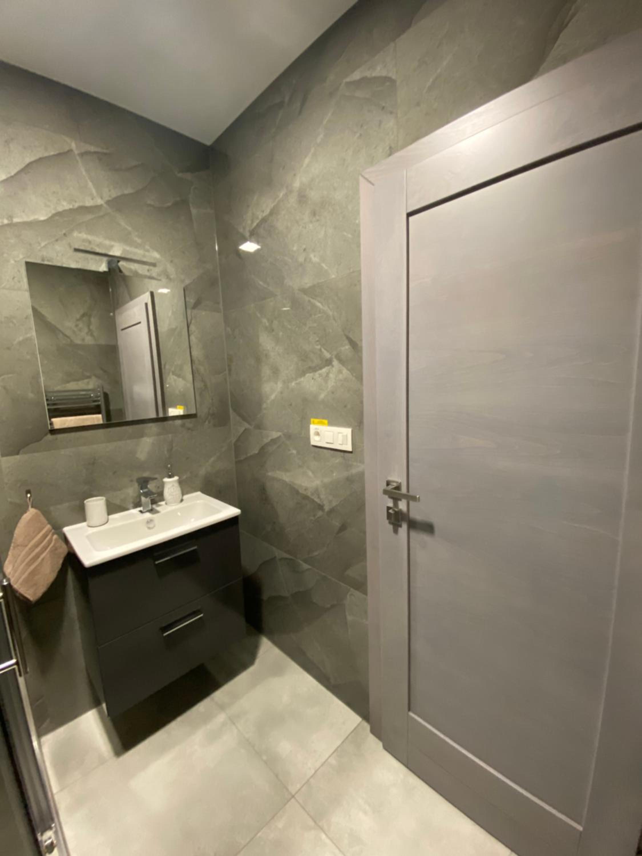 One-Bedroom Apartment - Photo 11