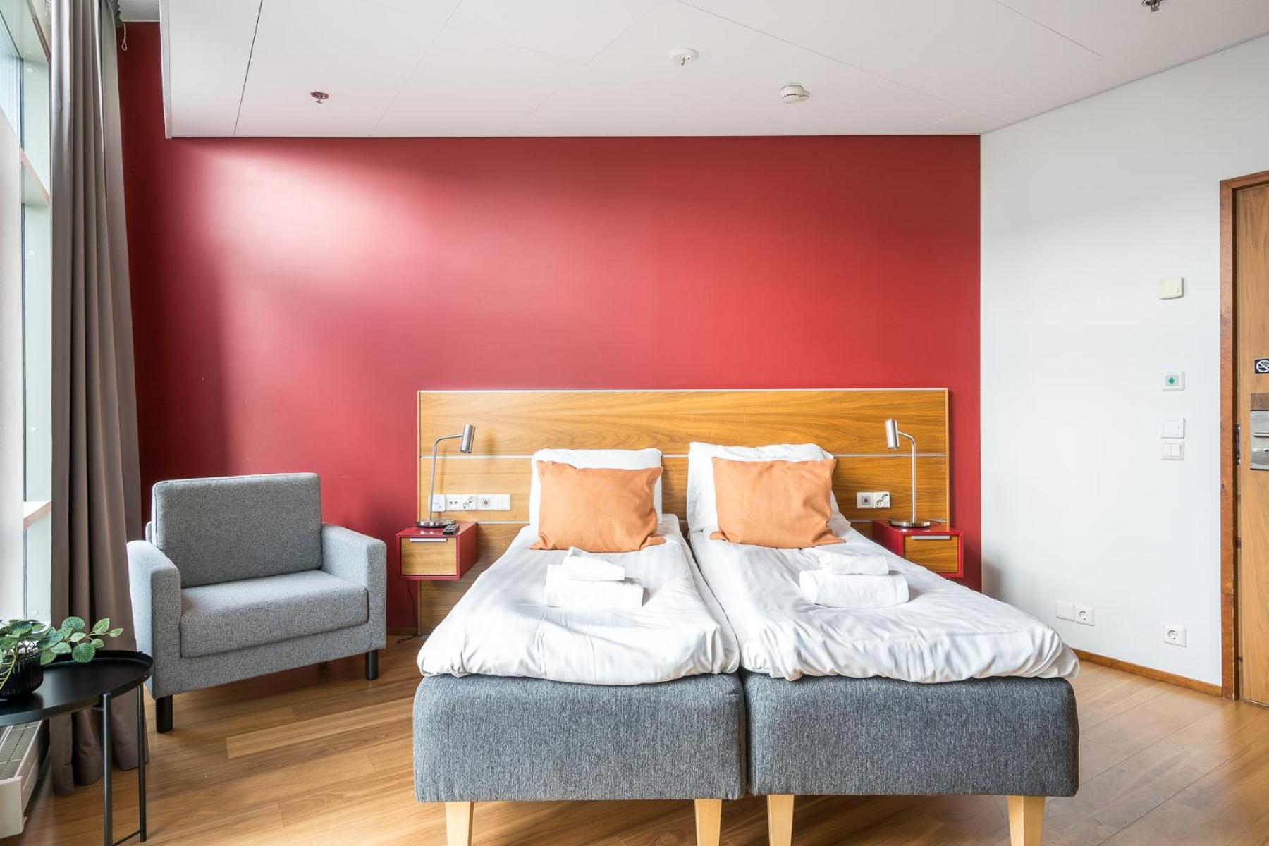 Standard Quadruple Room thumbnail 6