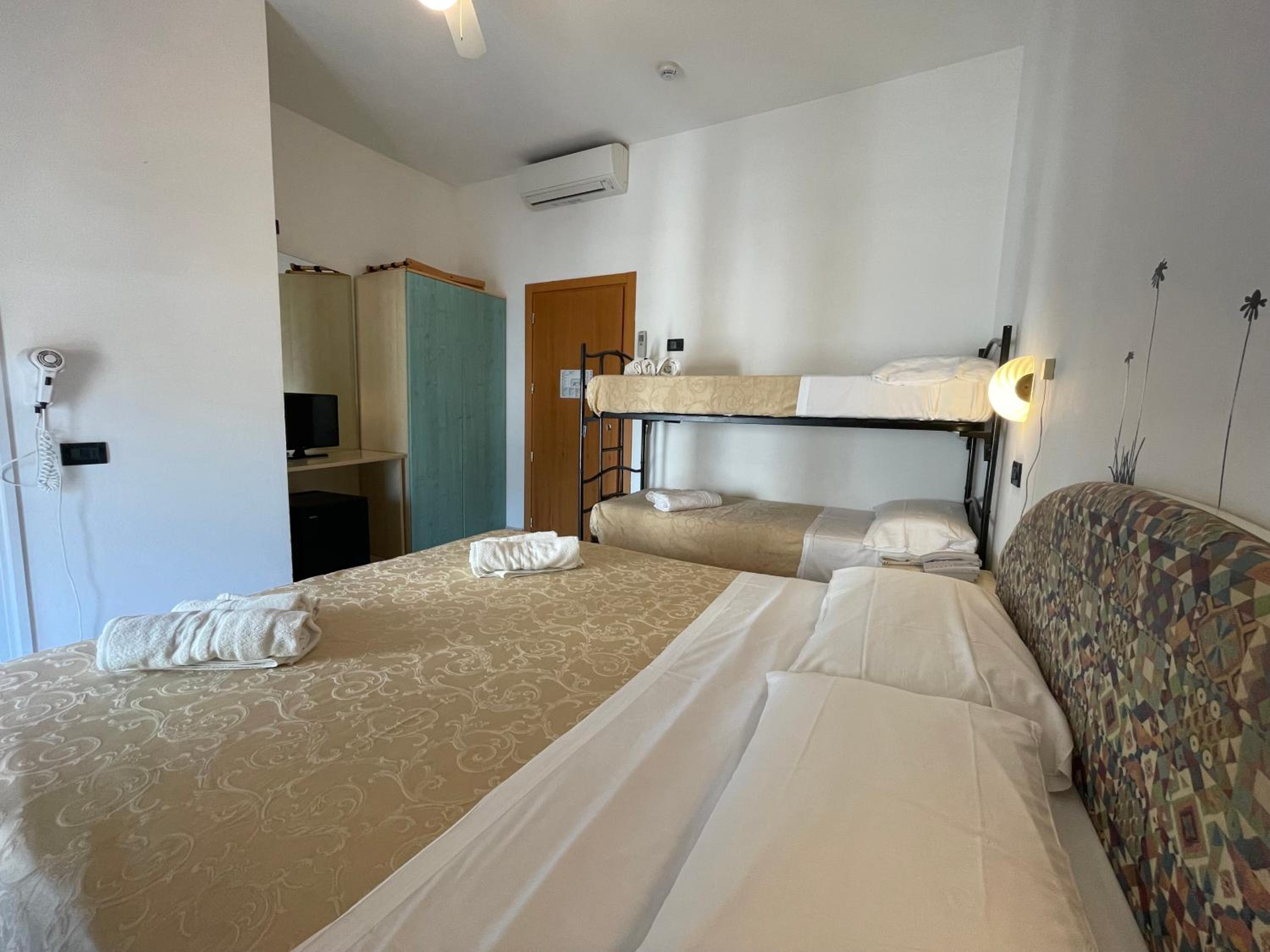 Comfort Quadruple Room - Photo 7
