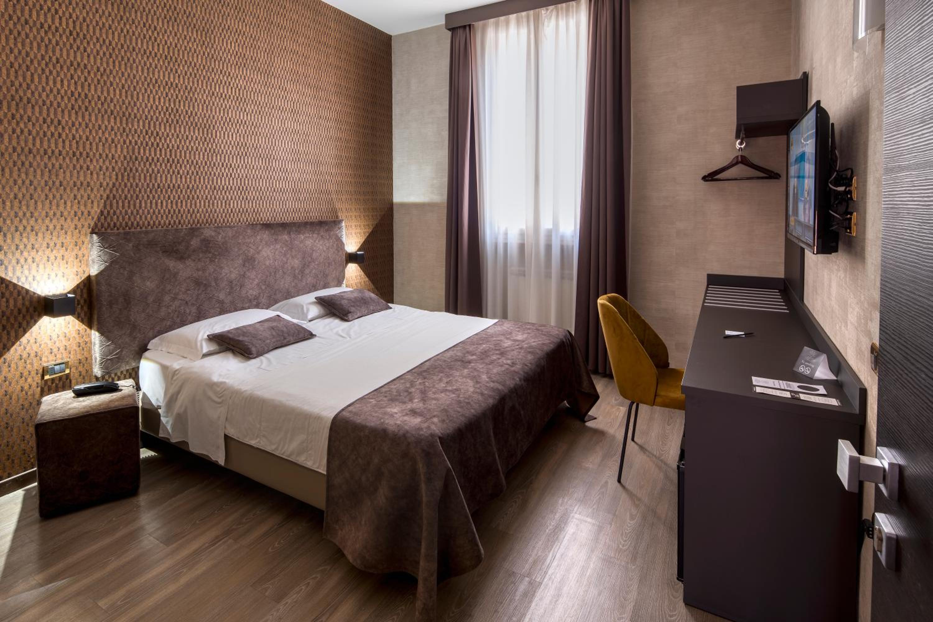 Classic Double Room - Photo 1
