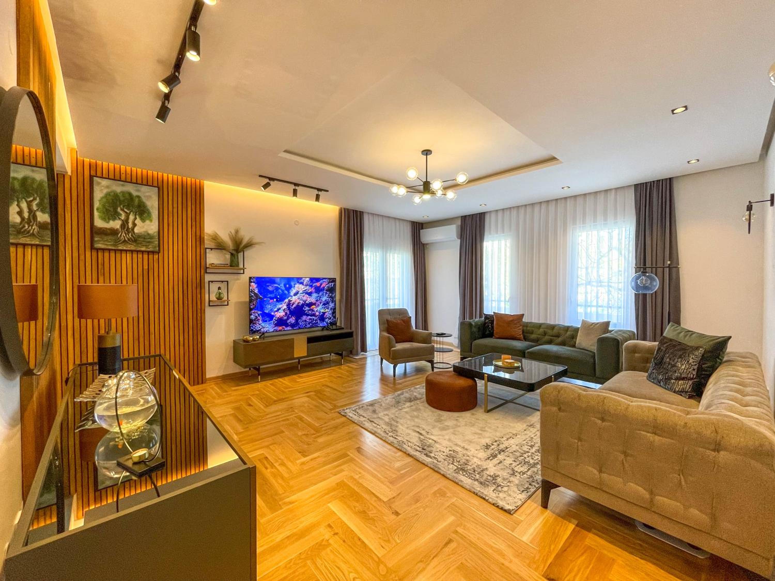 King Suite with Pool View