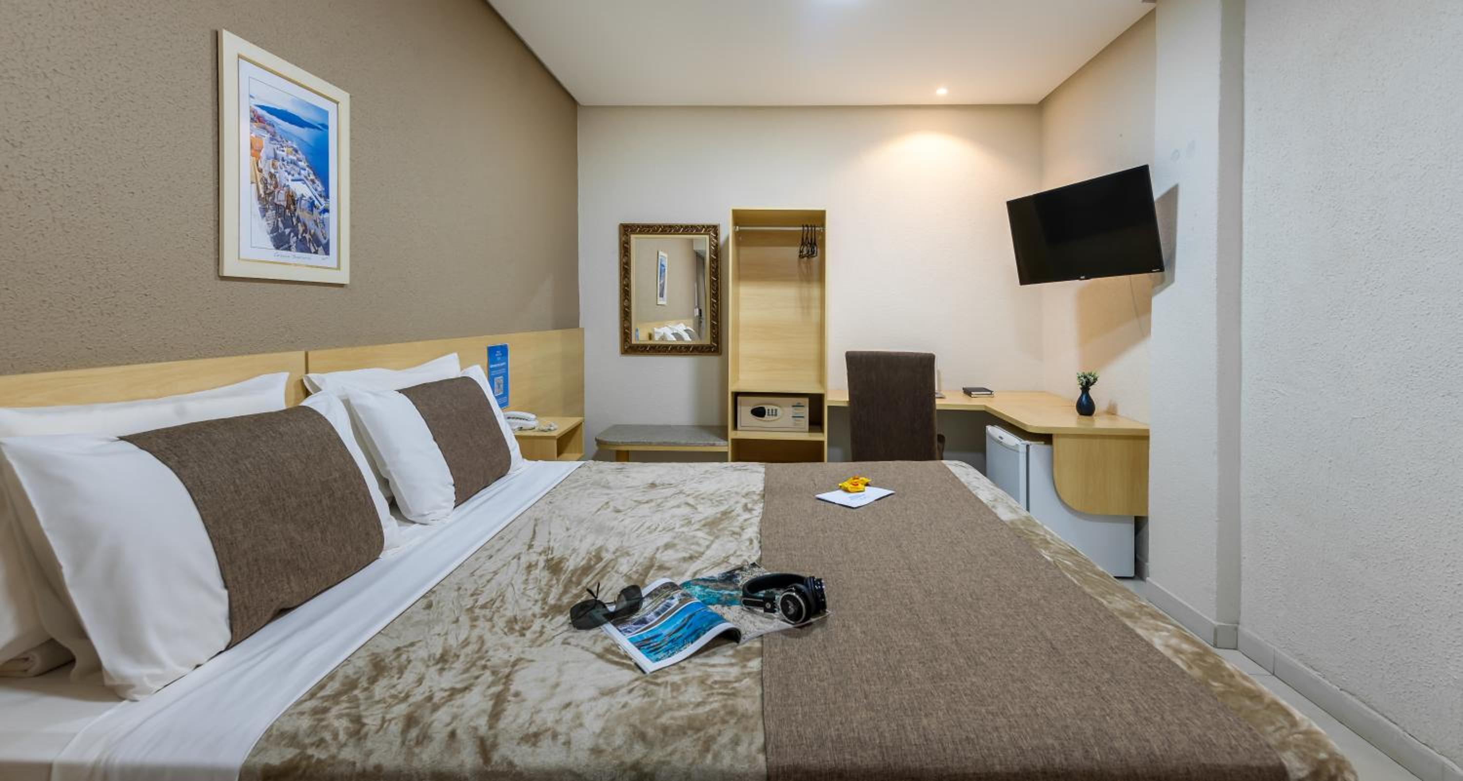 Master Double Room with Double Bed photo 2