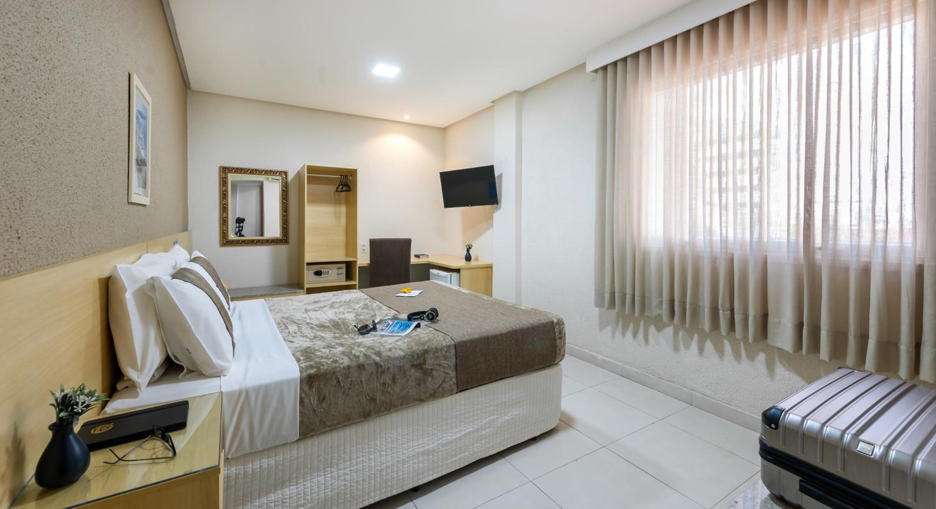 Master Double Room with Double Bed photo 3