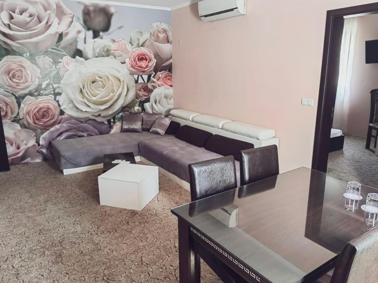 One-Bedroom Apartment - Photo 5