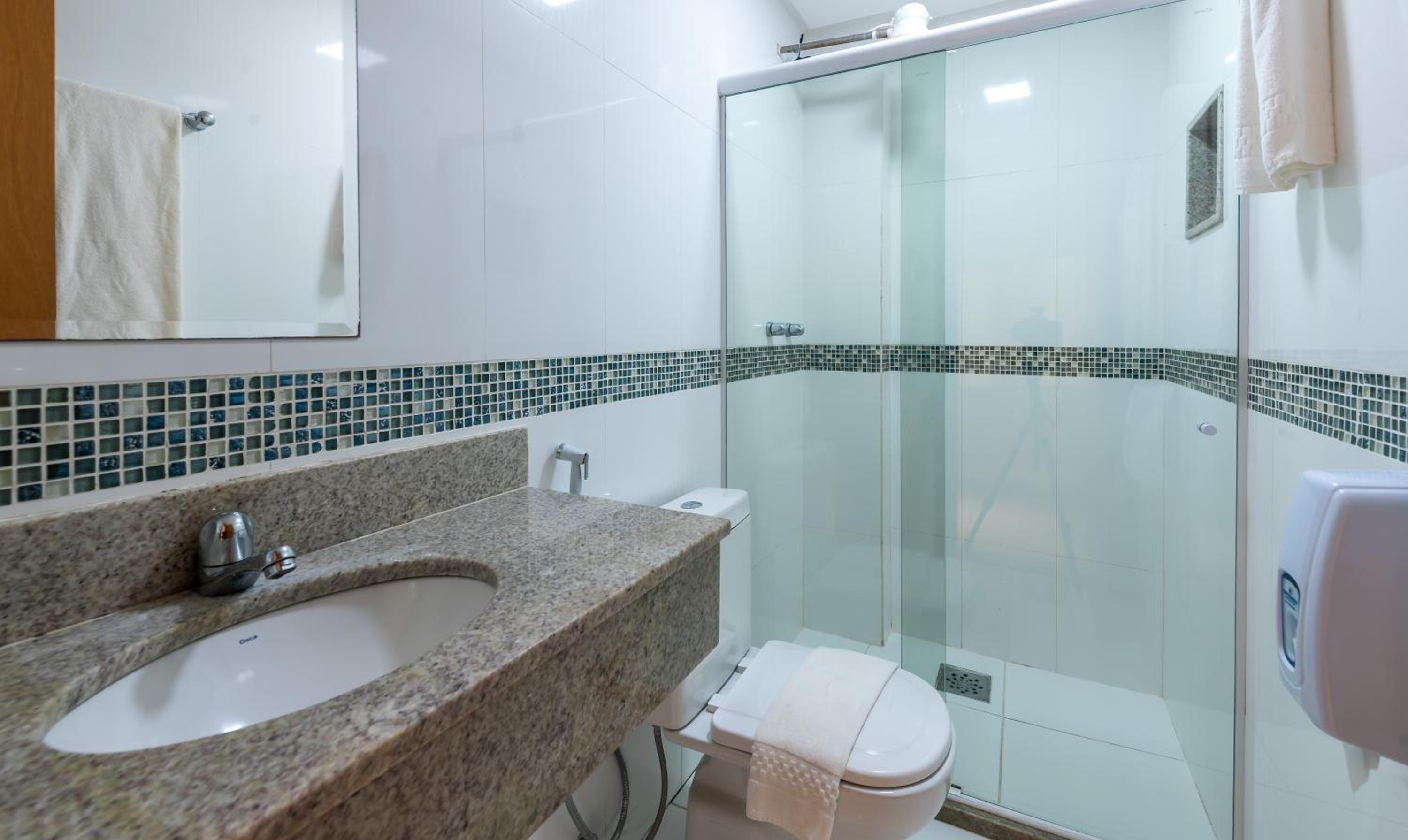 Deluxe Triple Room (1 Double + 1 Single Bed) photo 3