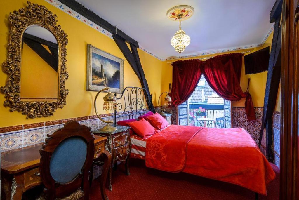 Executive Suite - Photo 1