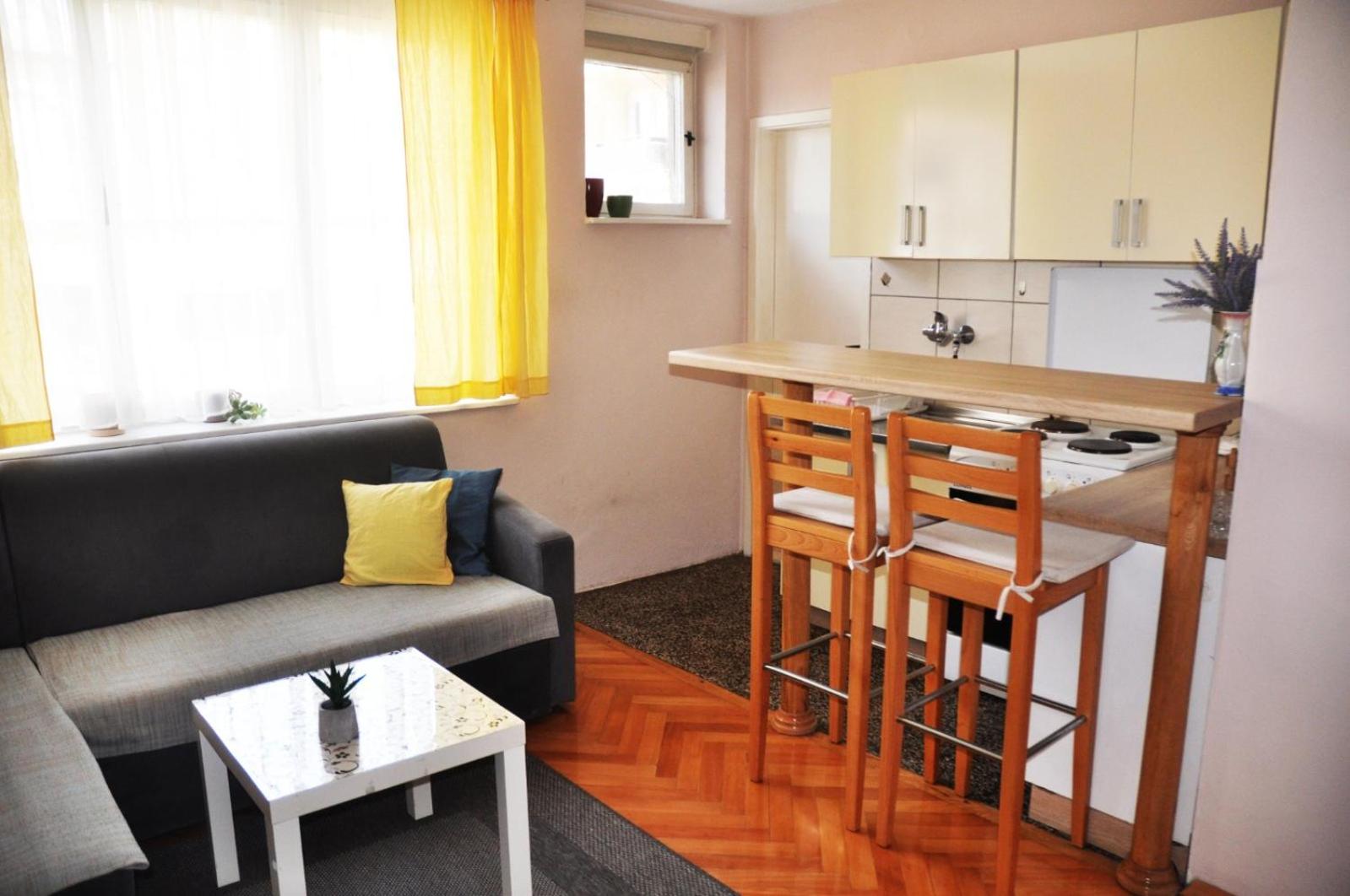 Apartment photo 2