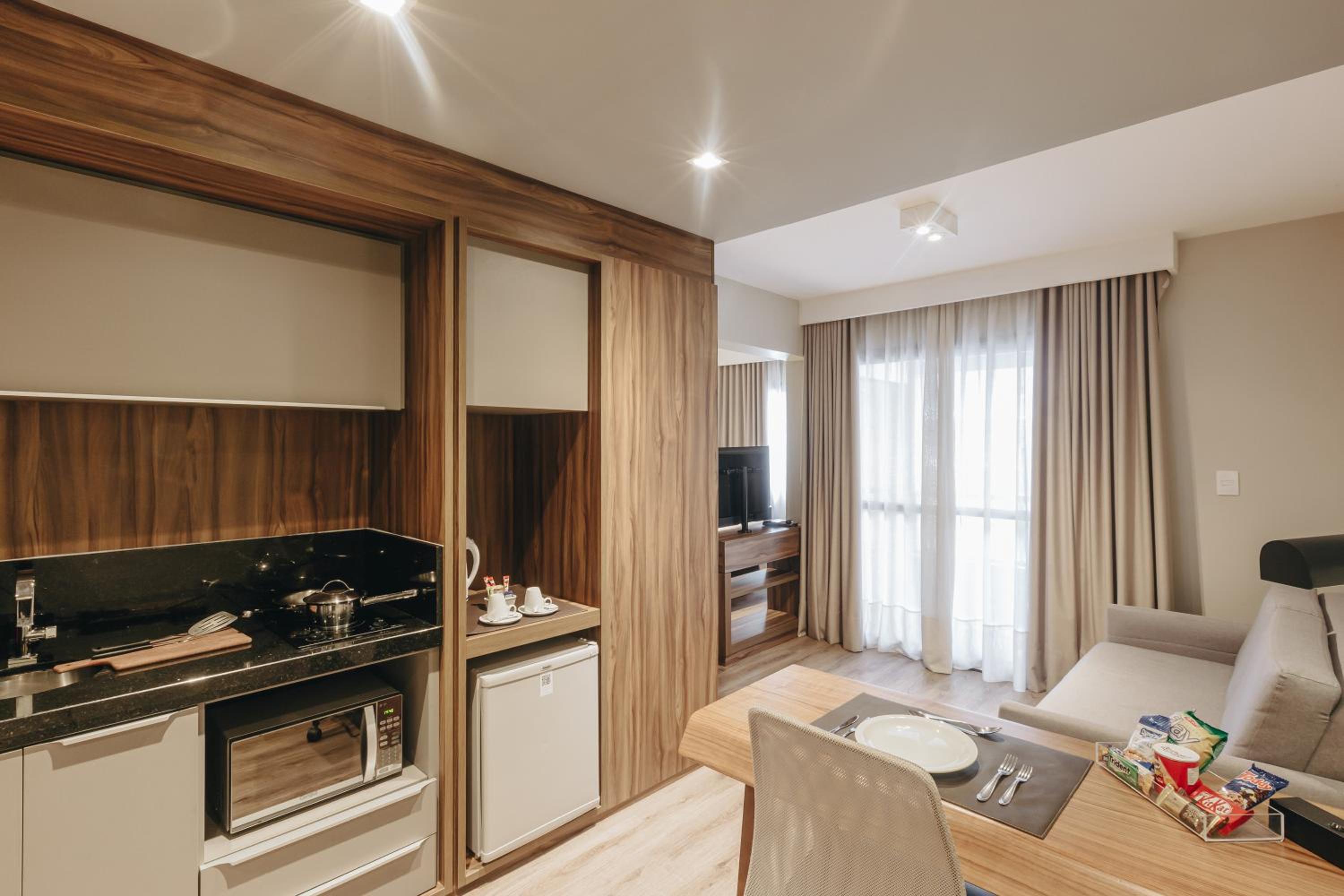 Executive Apartment with King Bed and Kitchen - Photo 4