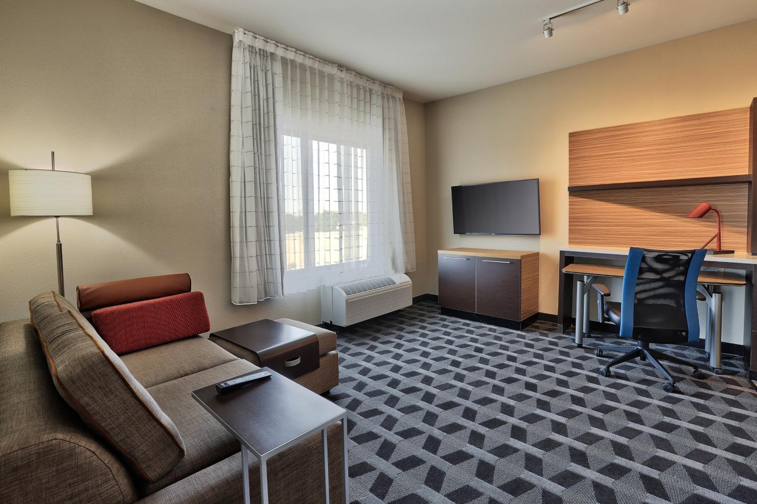 1 Bedroom Suite, 1 King, Sofa bed, City view