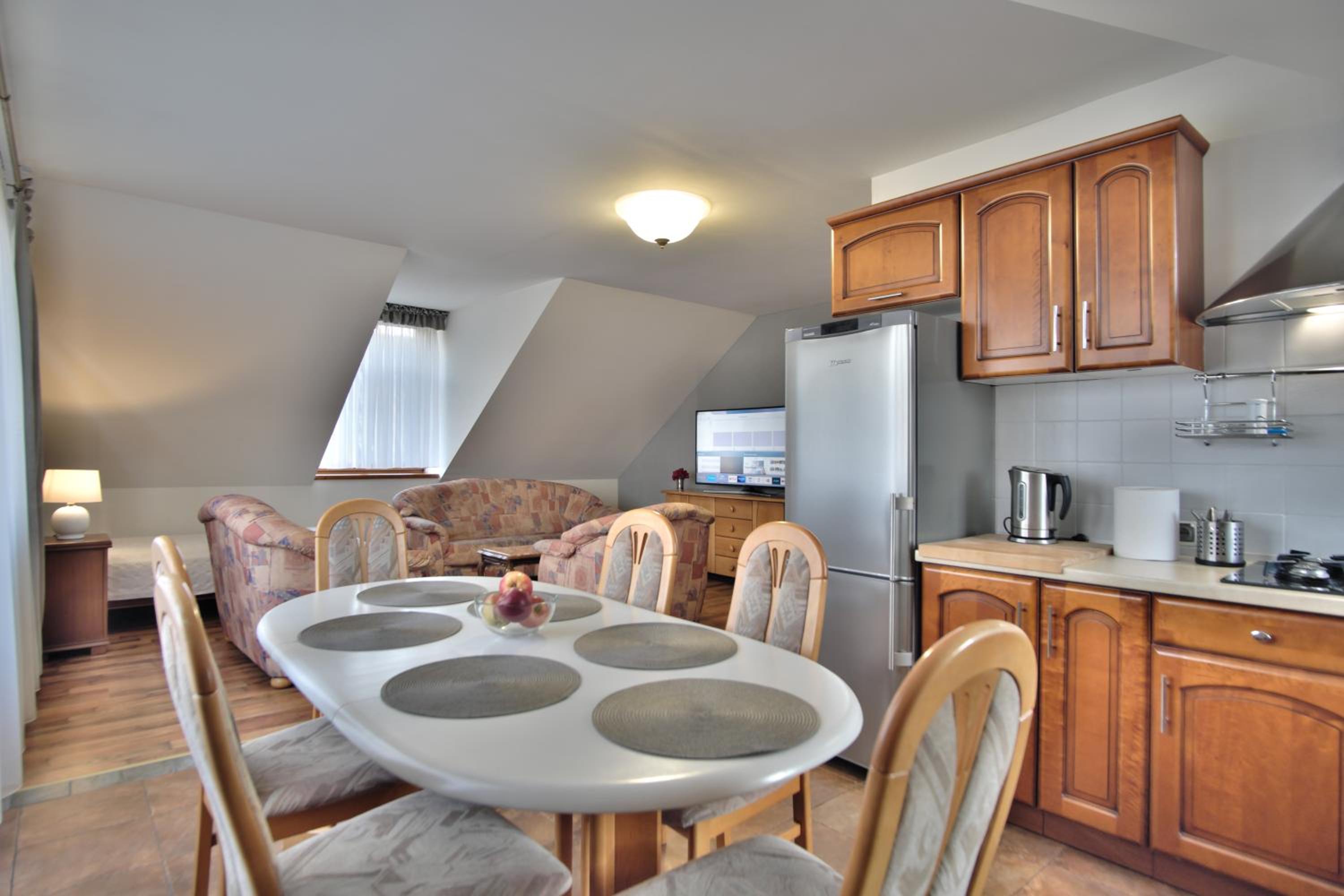 Two-Bedroom Apartment with Balcony - Photo 10