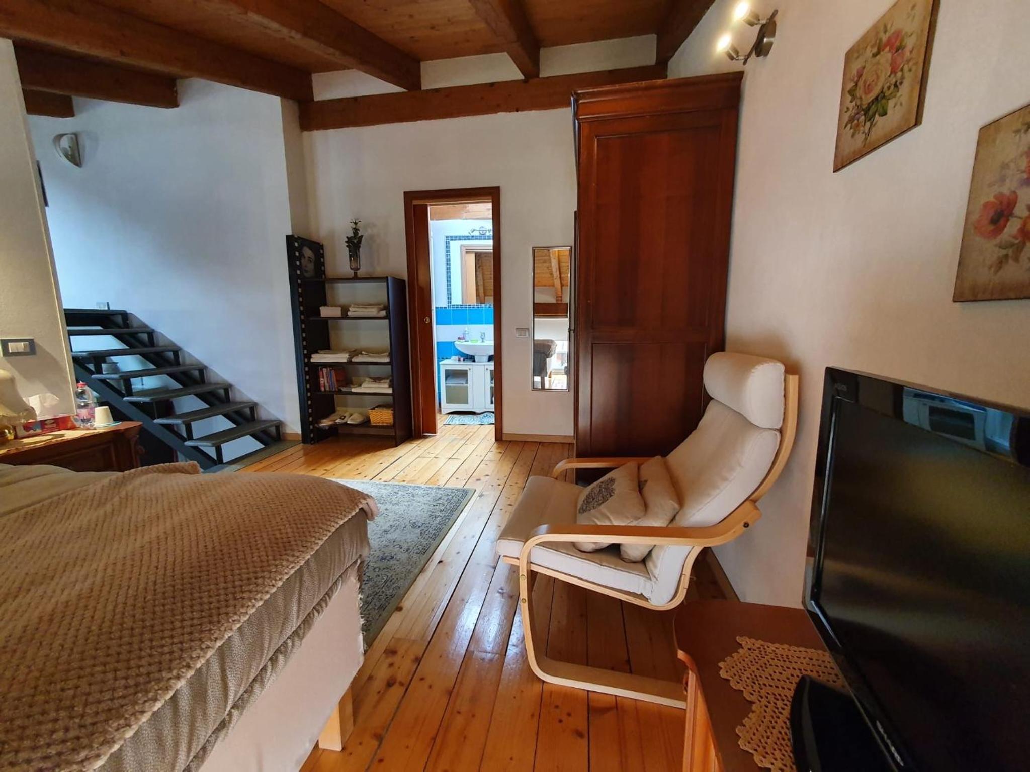 One-Bedroom House - Photo 17