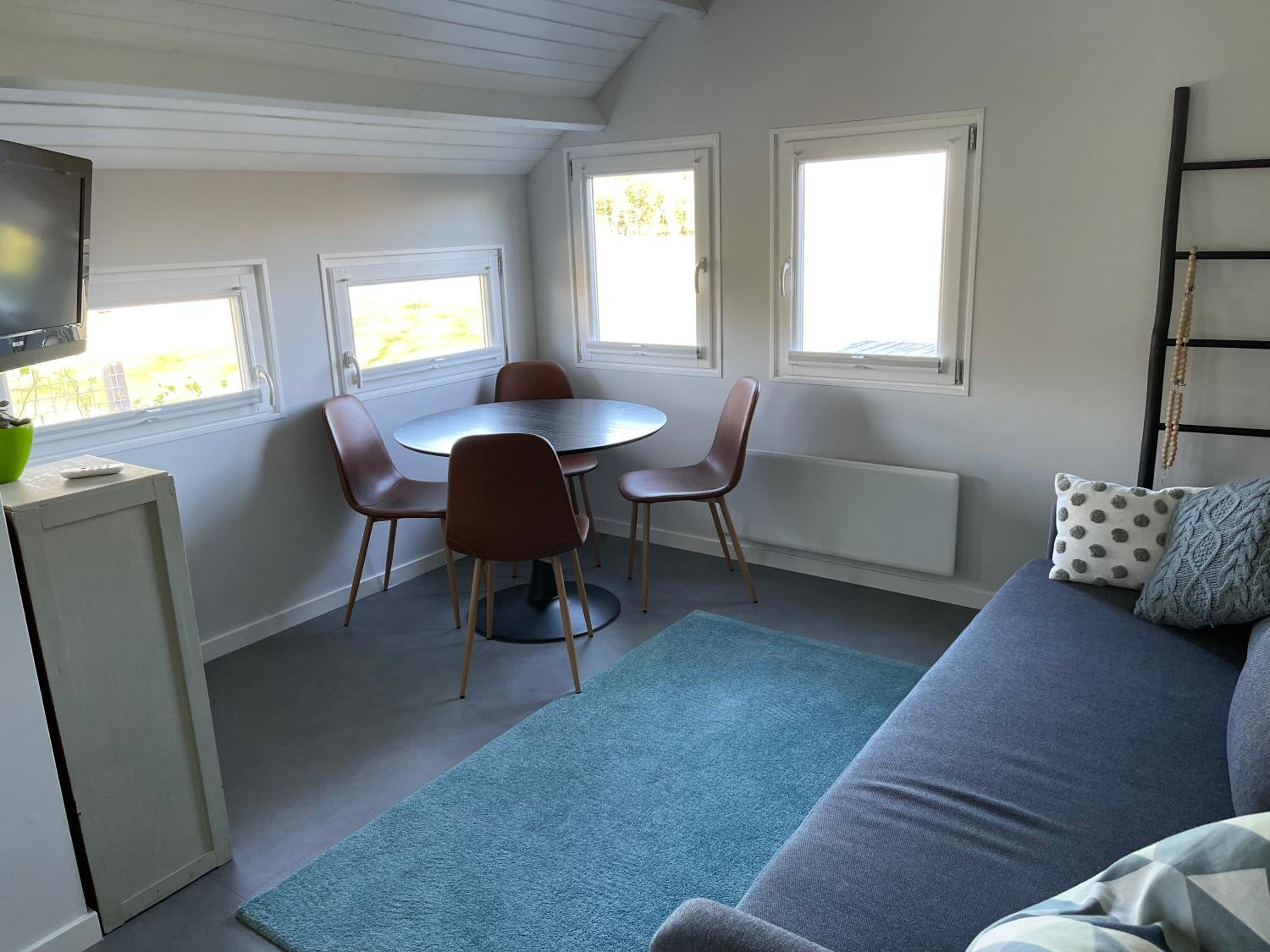 One-Bedroom Apartment - Photo 1