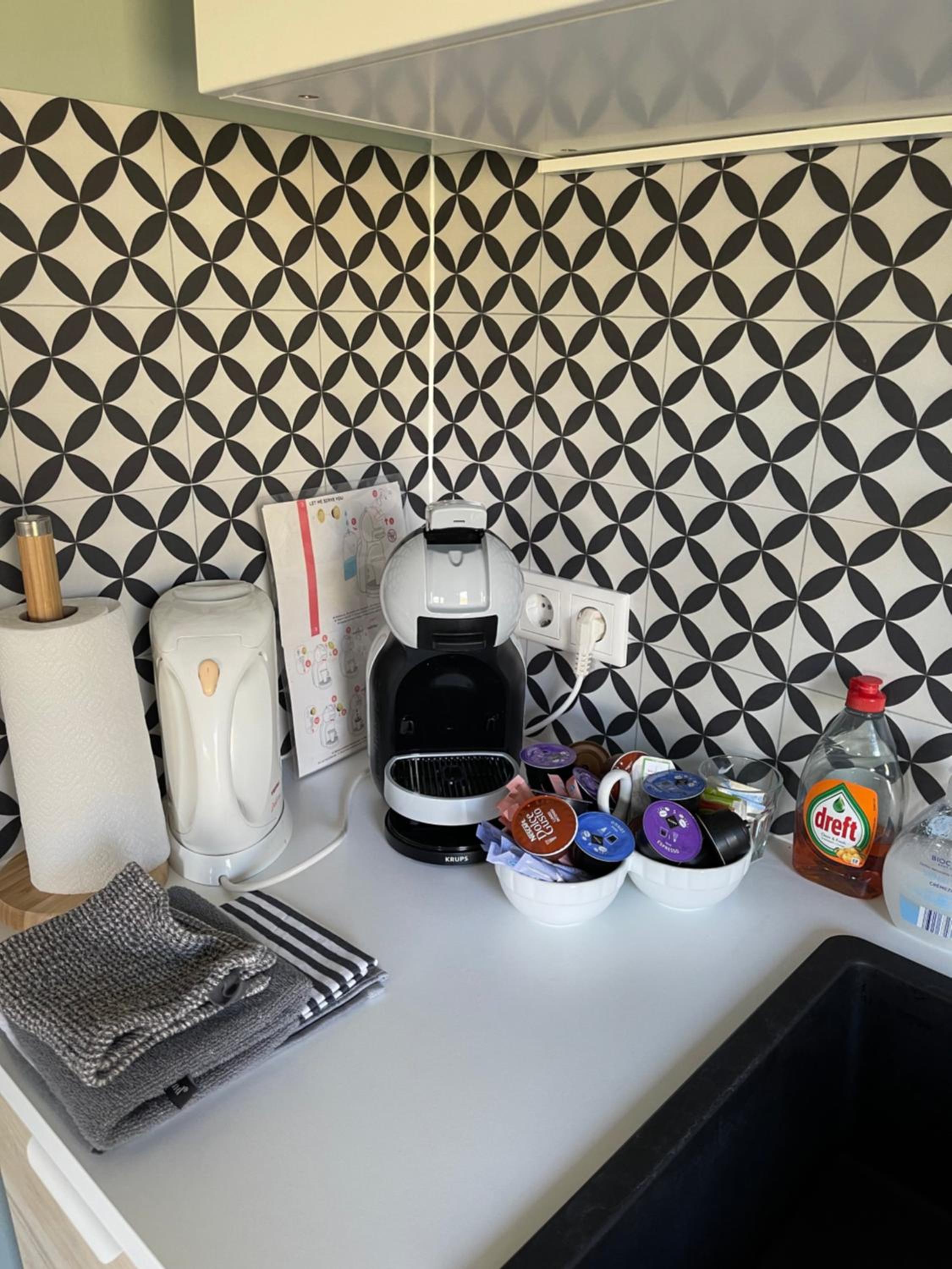 One-Bedroom Apartment - Photo 2