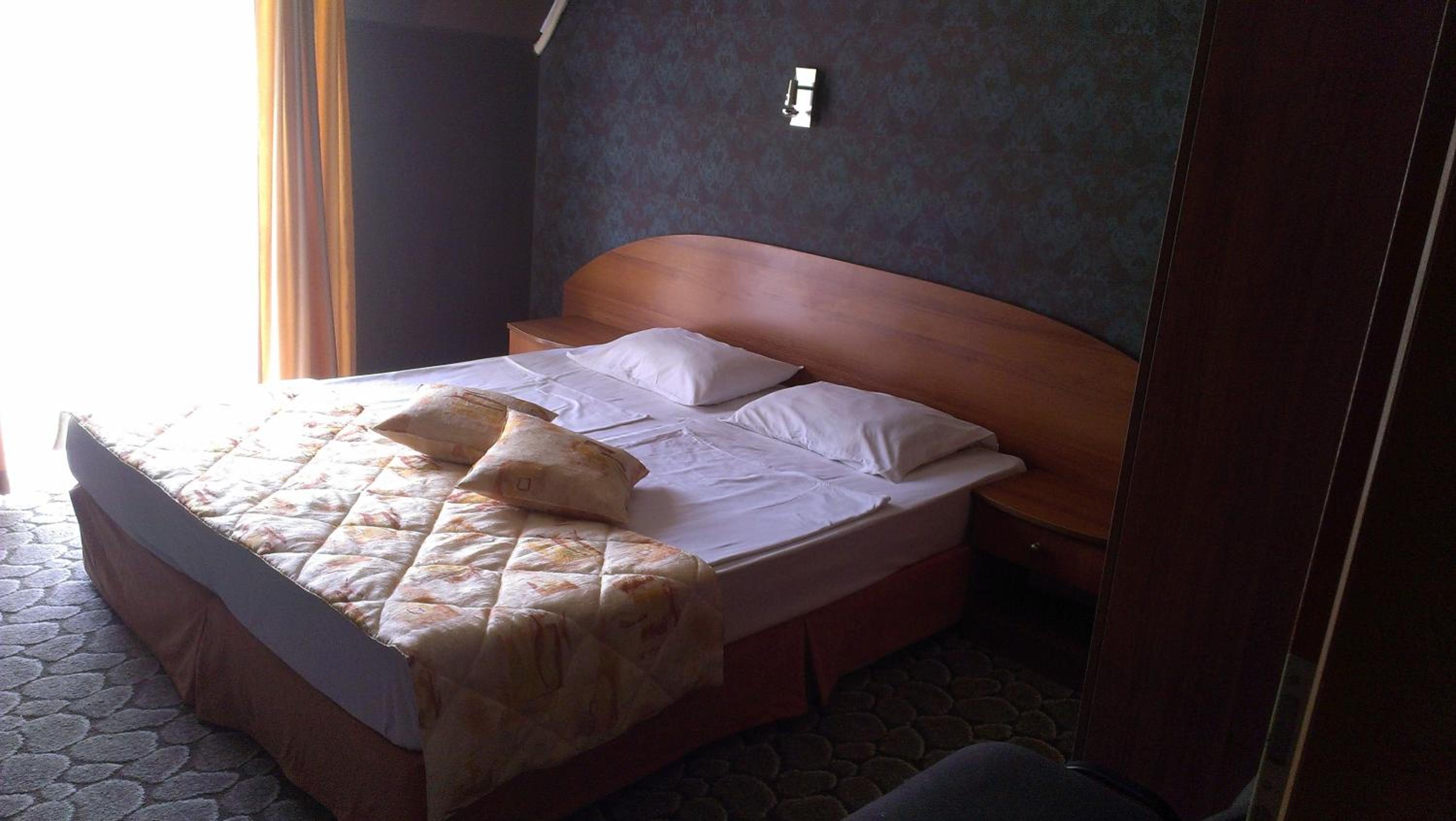 Double or Twin Room - Photo 6