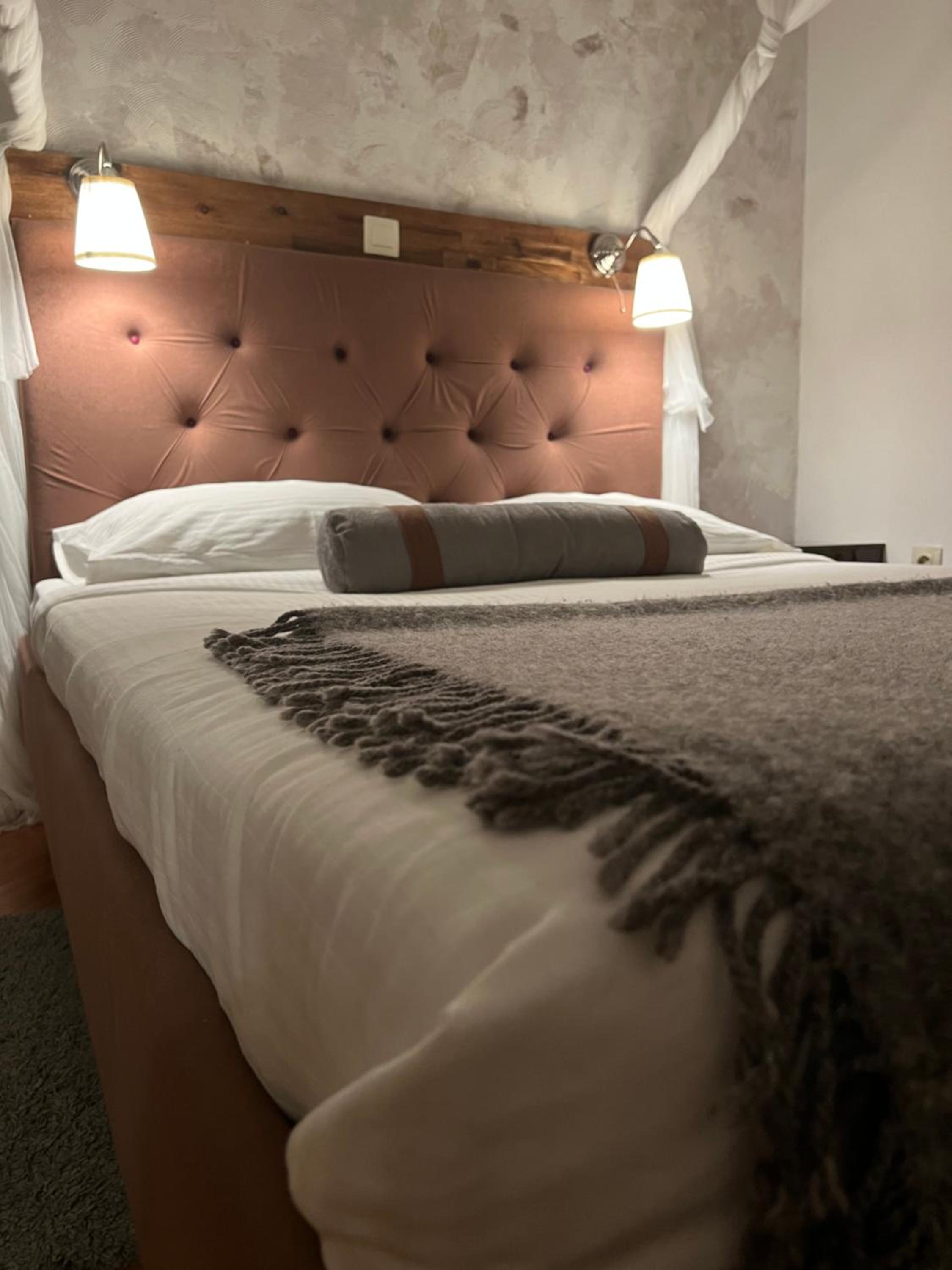 Deluxe Queen Room - Photo 4