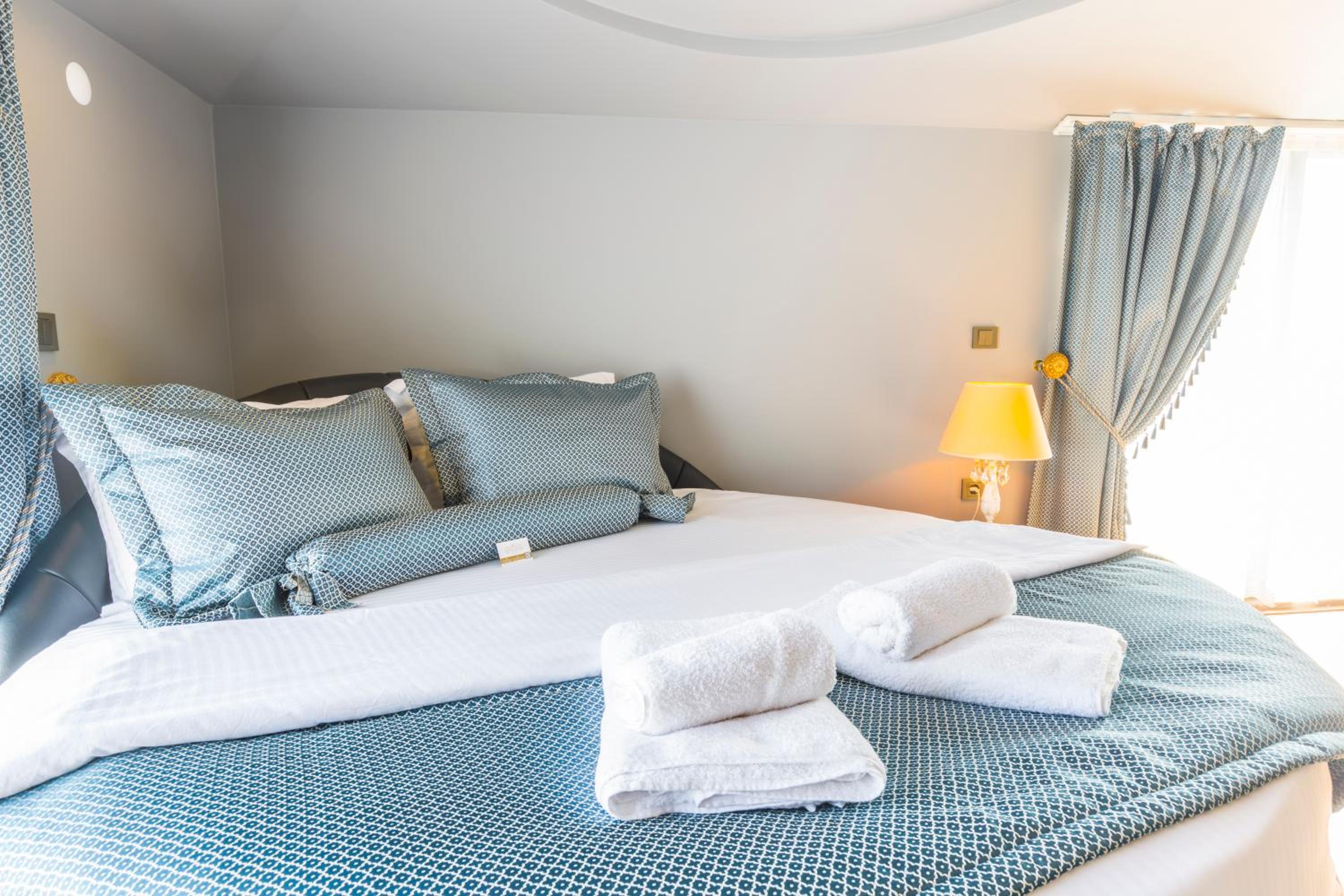 Honeymoon Suite With Terrace photo 3