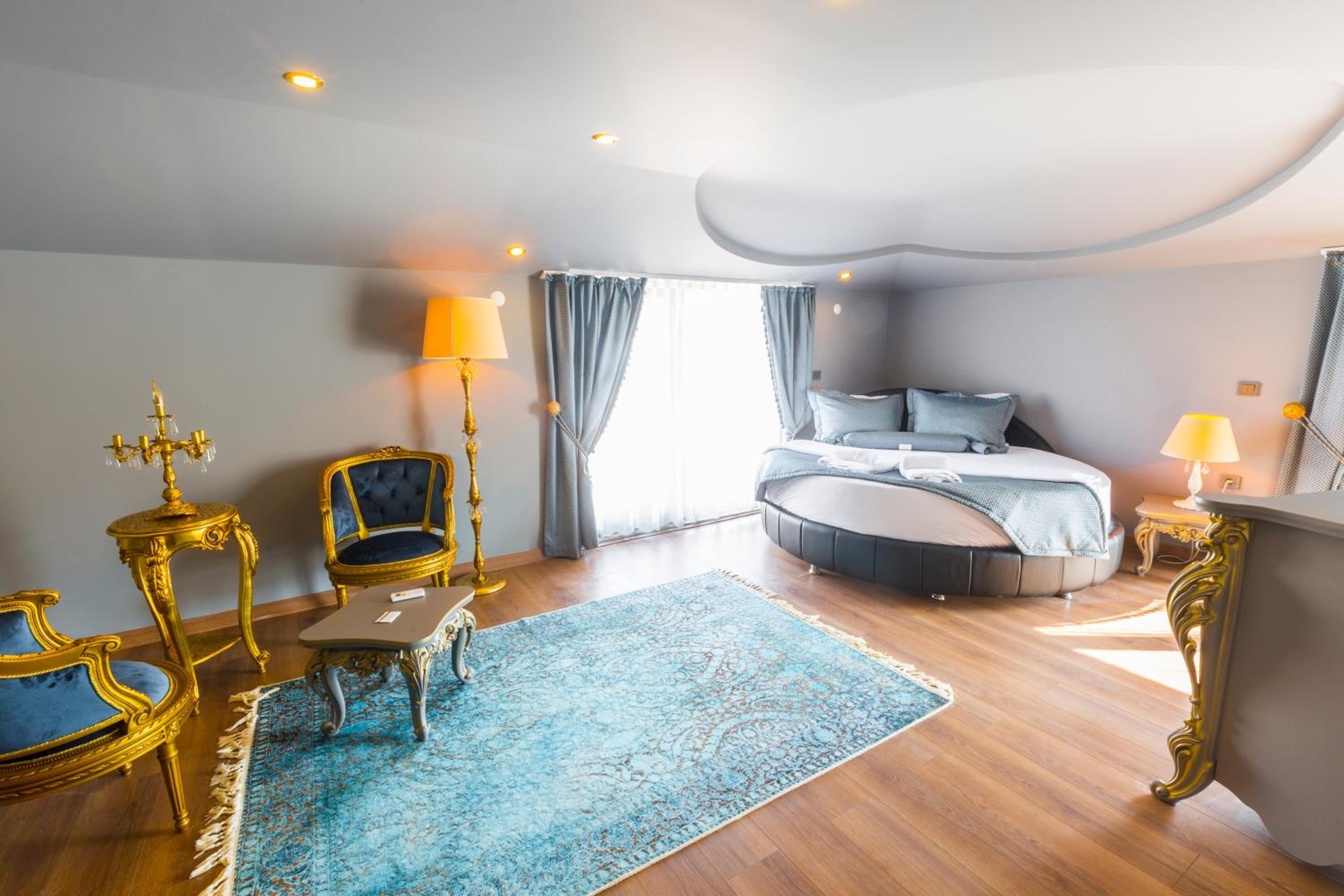 Honeymoon Suite With Terrace photo 1