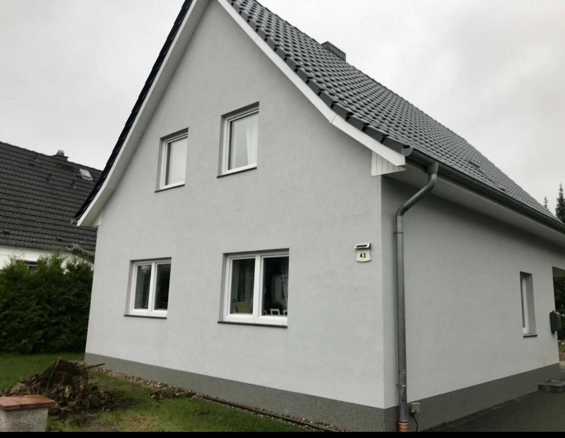 Three-Bedroom House photo 2