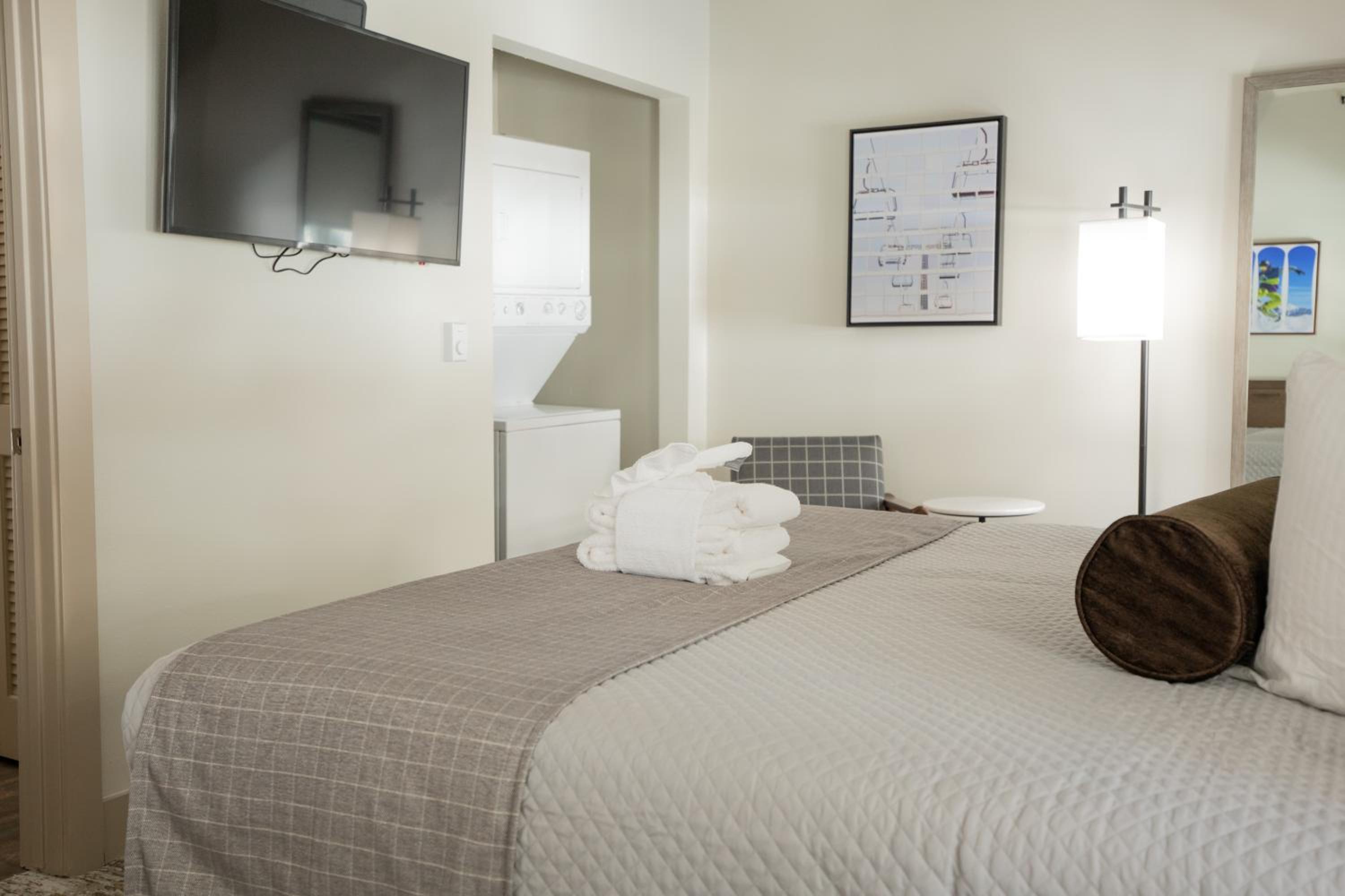 One-Bedroom Apartment - Photo 9