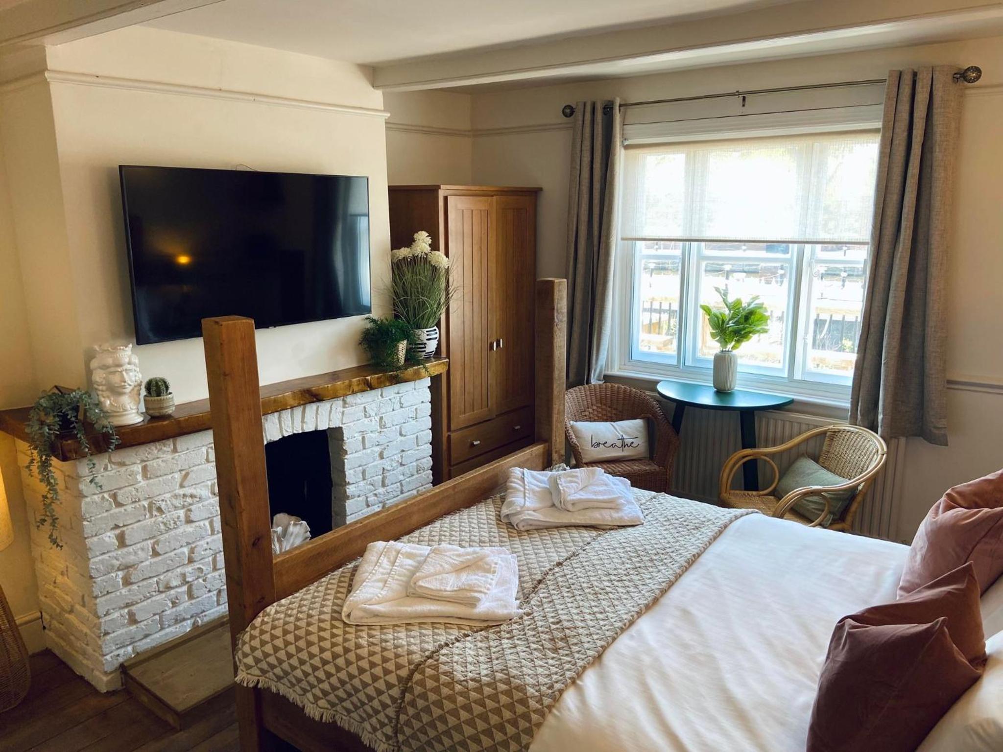 Deluxe Family Suite photo 1