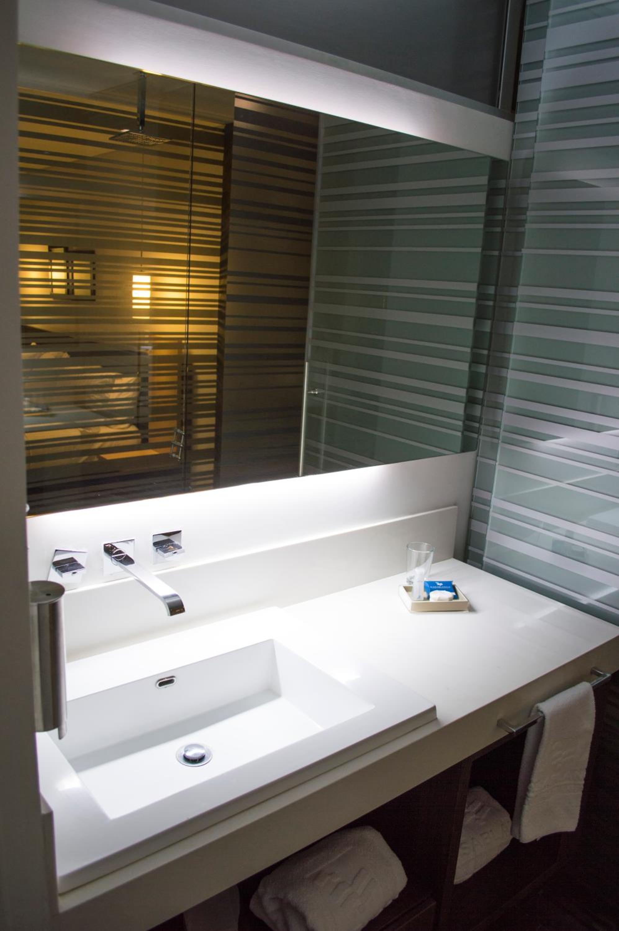 Twin Junior Suite photo 3