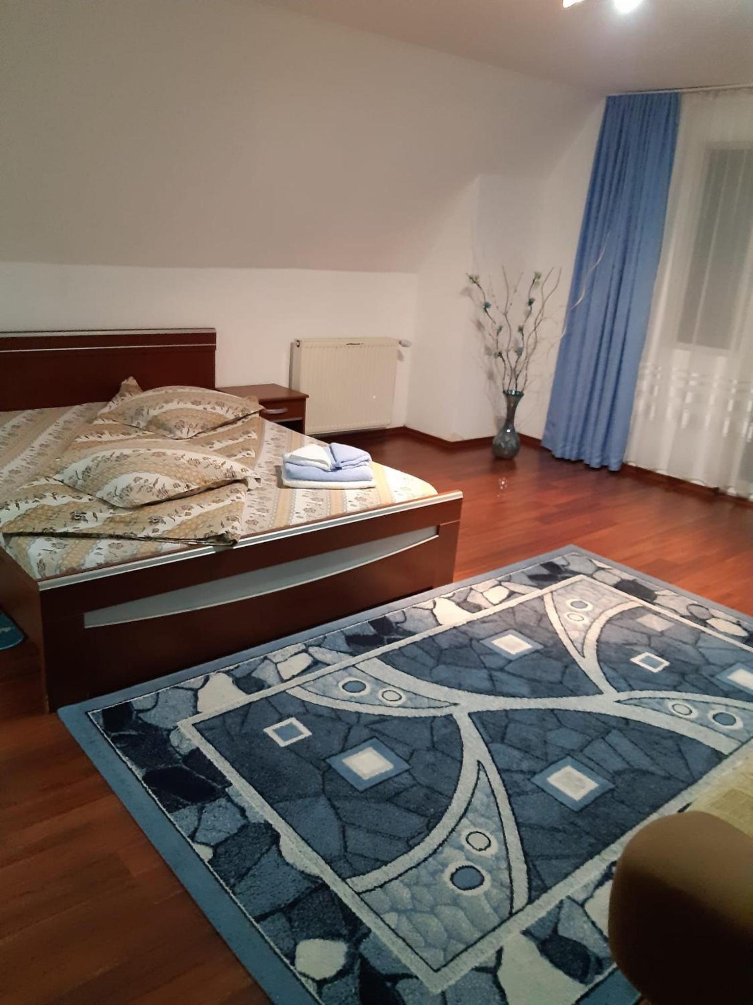 Deluxe Room (2 Adults + 1 Child) photo 1