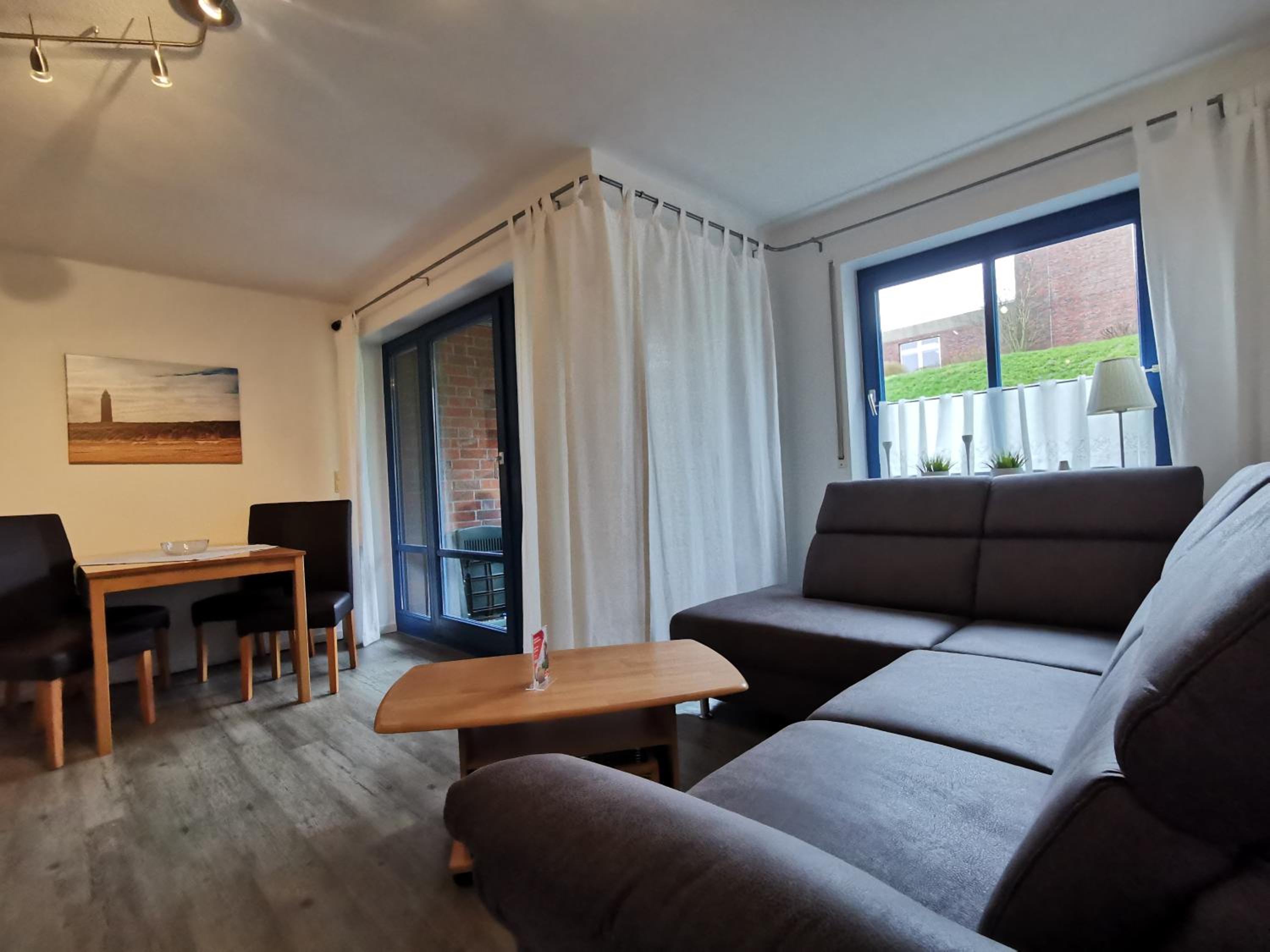 One-Bedroom Apartment photo 1