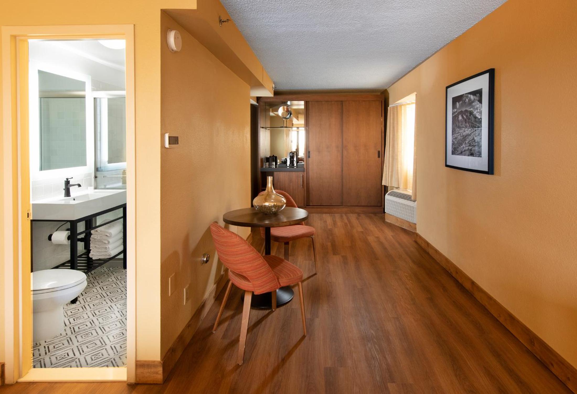 Junior Suite with Balcony - Photo 2