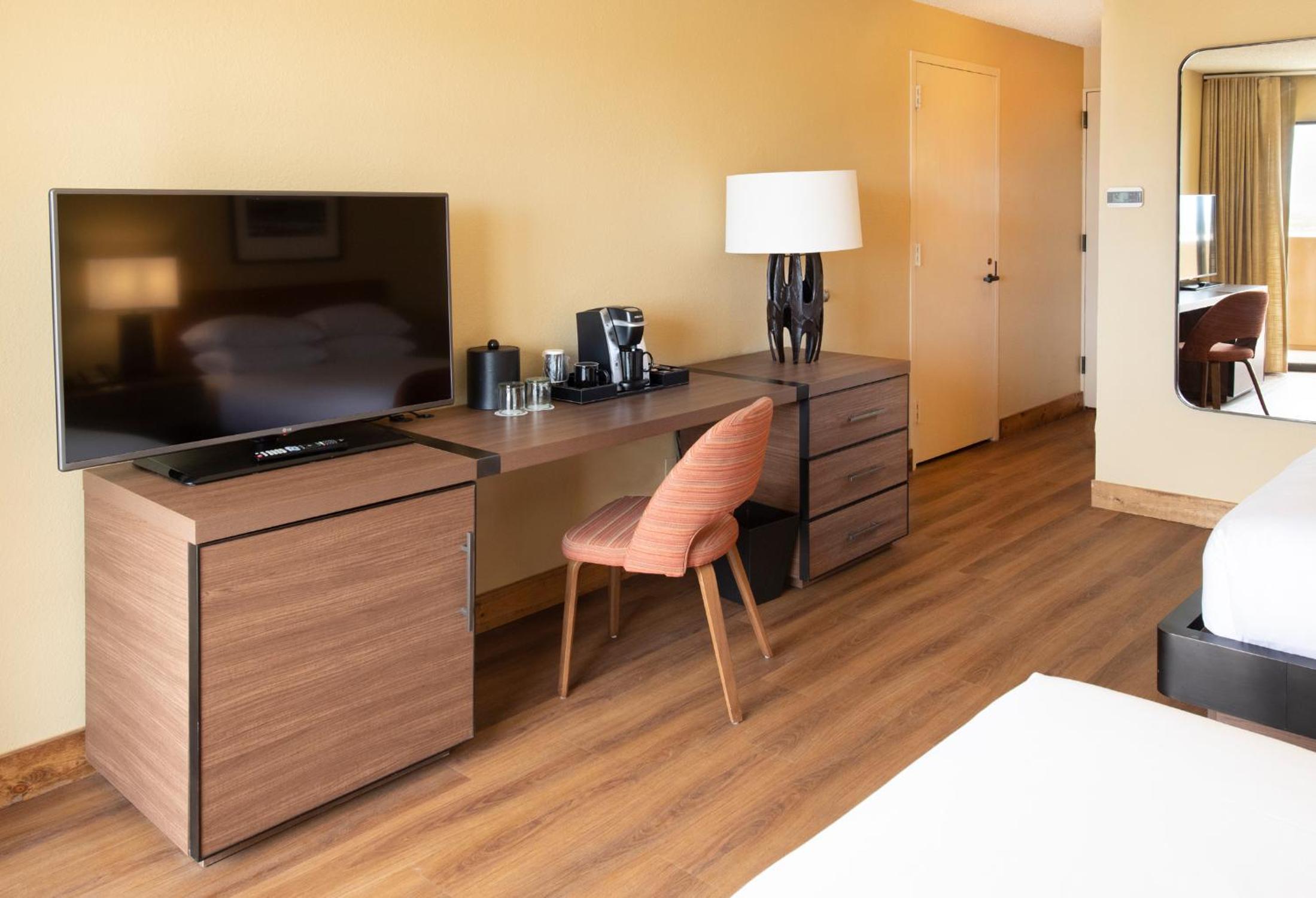Double Room with Two Double Beds - Non-Smoking - Photo 2