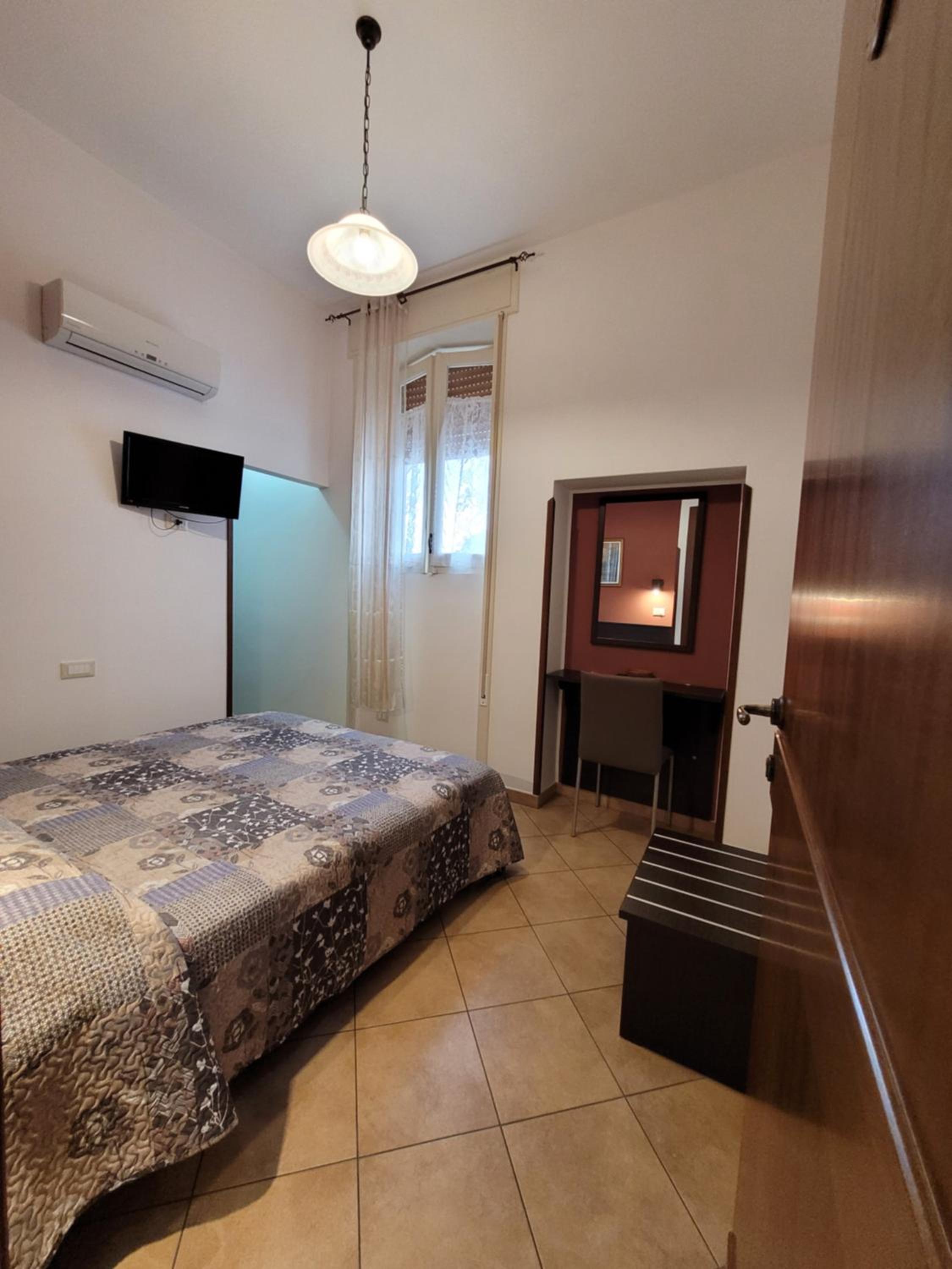 Small Double or Twin Room - Photo 11