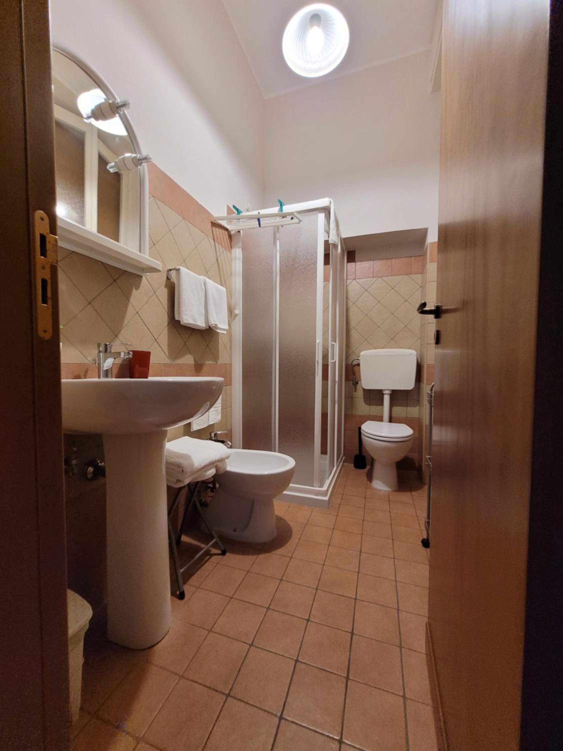 Small Double or Twin Room - Photo 12
