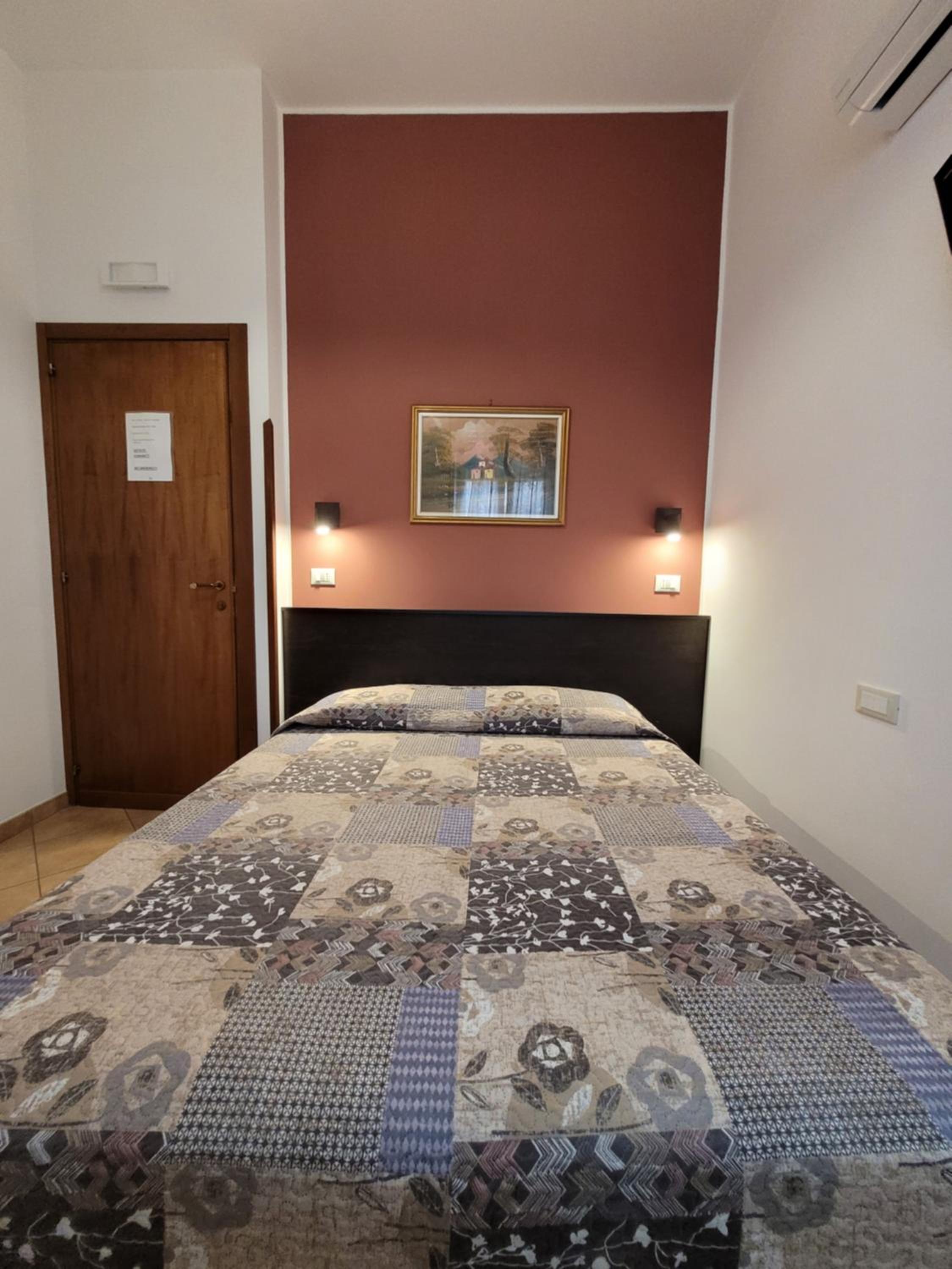 Small Double or Twin Room - Photo 2