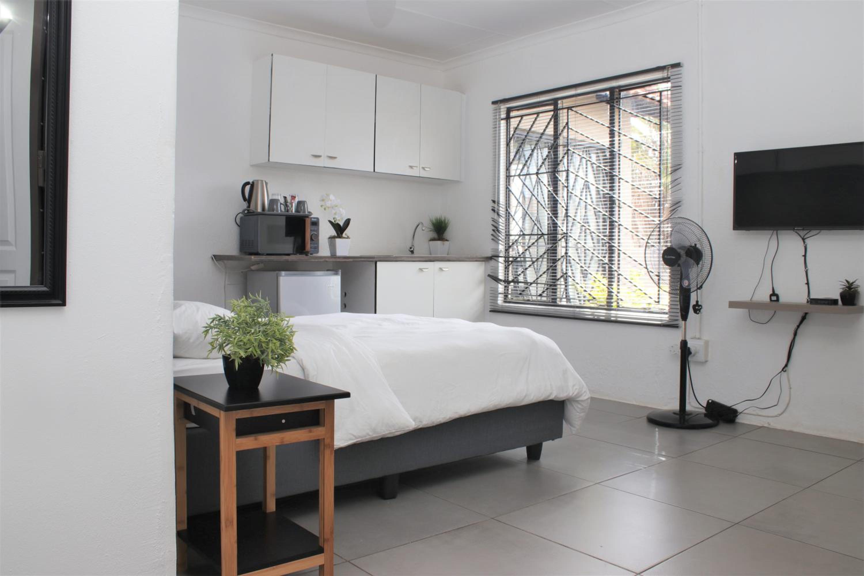 Double Room - Photo 7