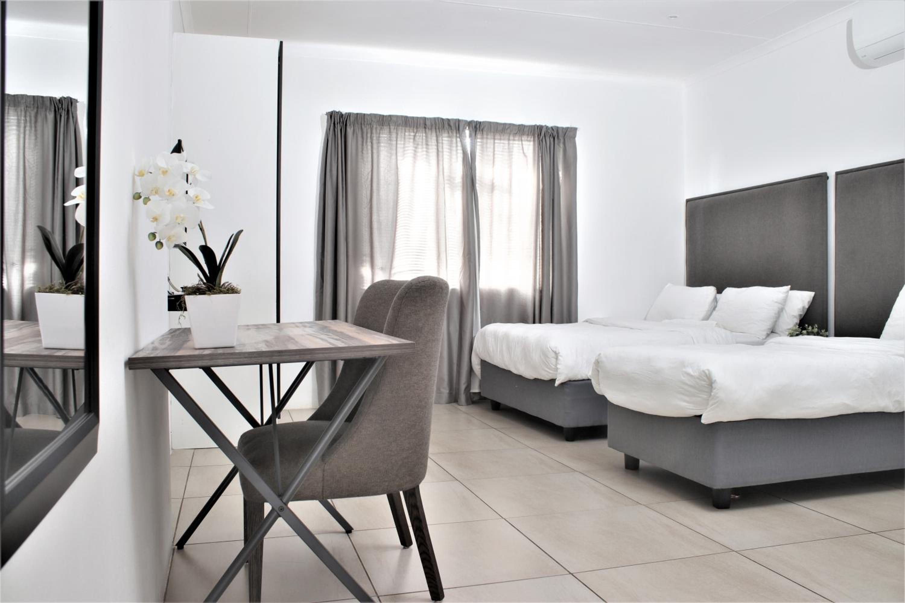 Double Room - Photo 8