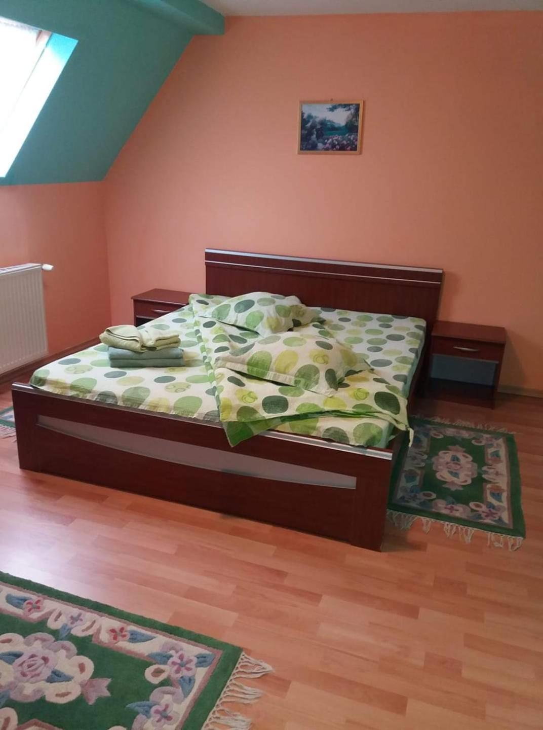 Double Room with Shared Bathroom photo 3