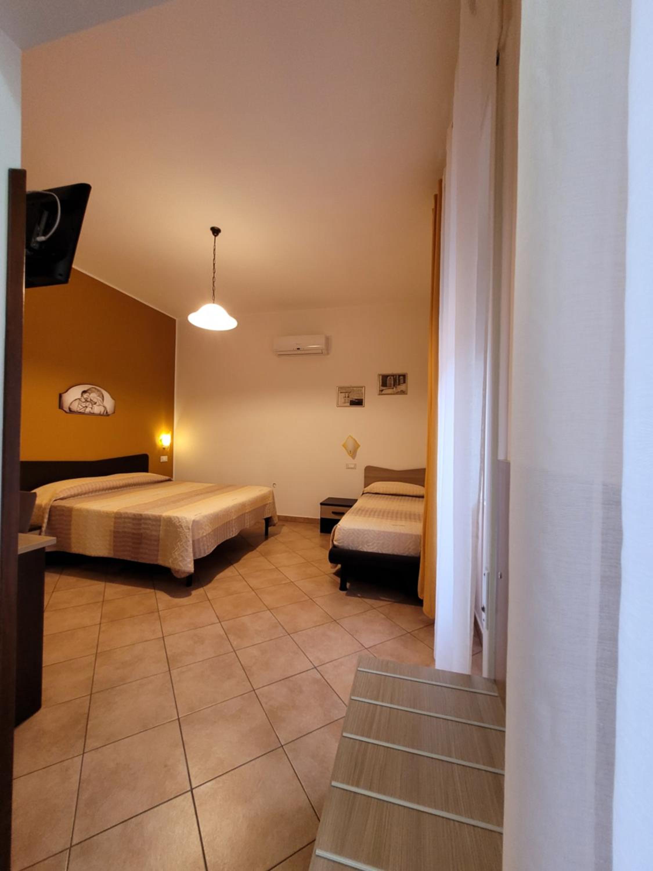 Triple Room - Photo 16