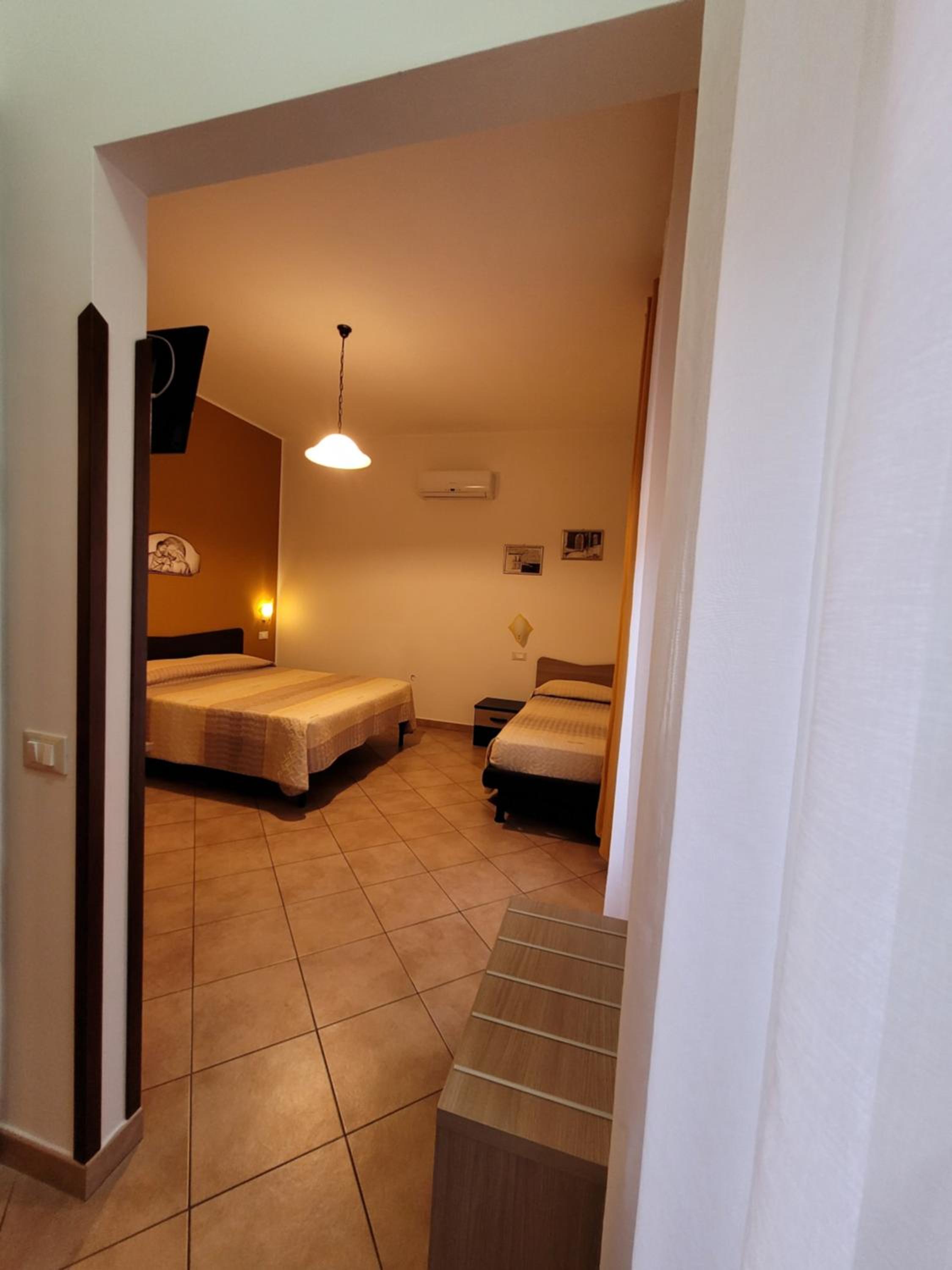 Triple Room - Photo 15