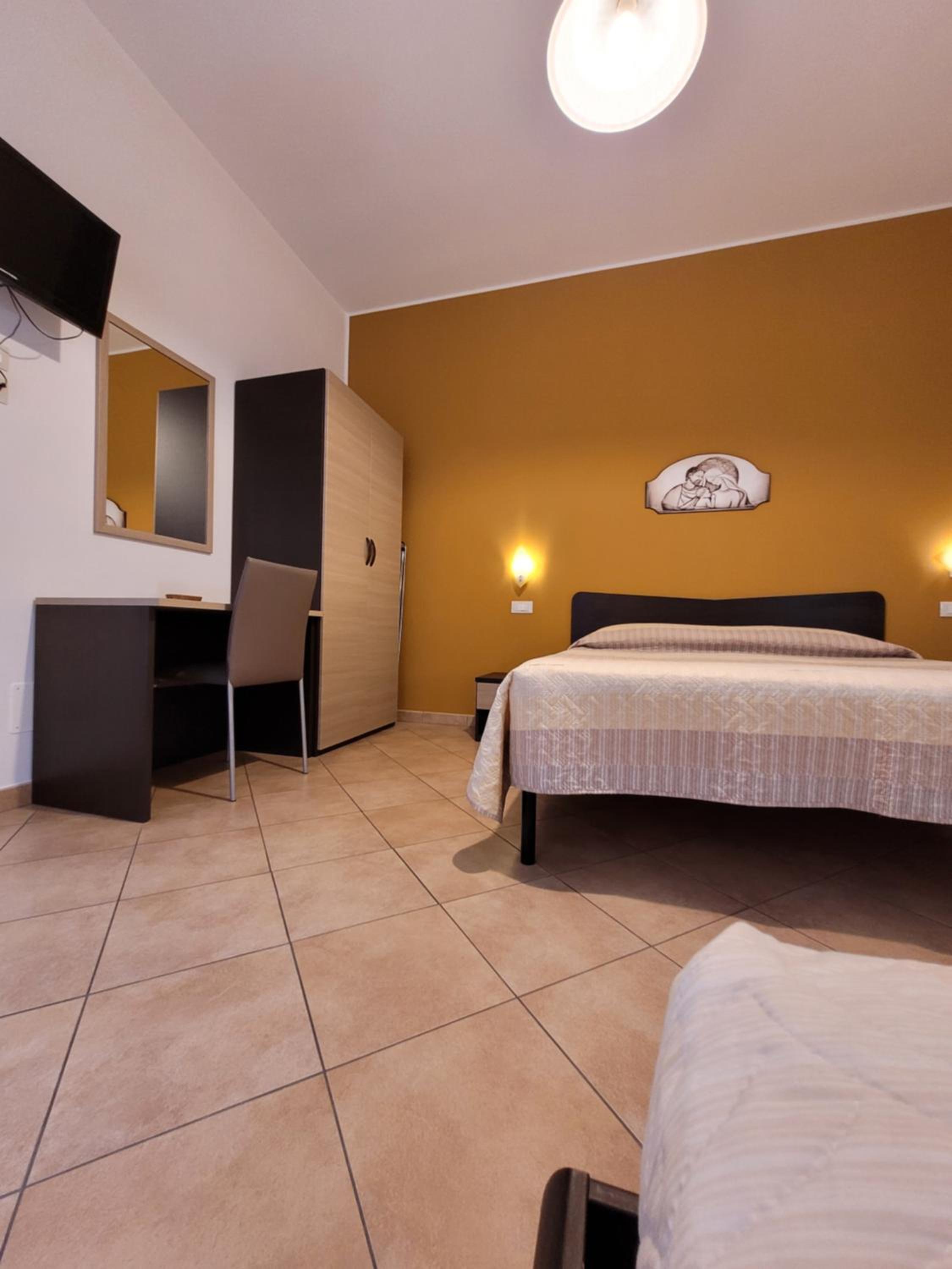 Triple Room - Photo 13