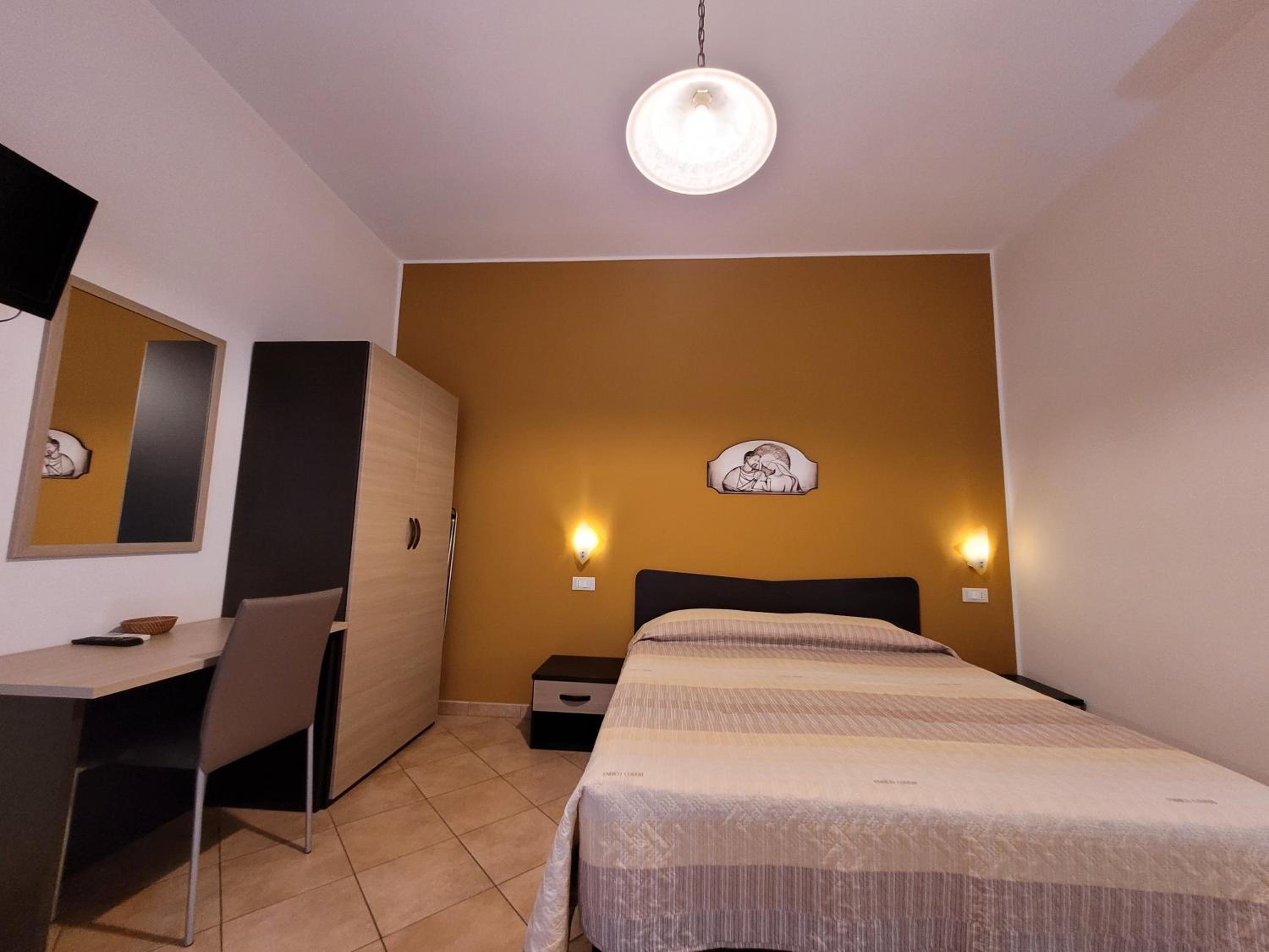 Triple Room - Photo 9