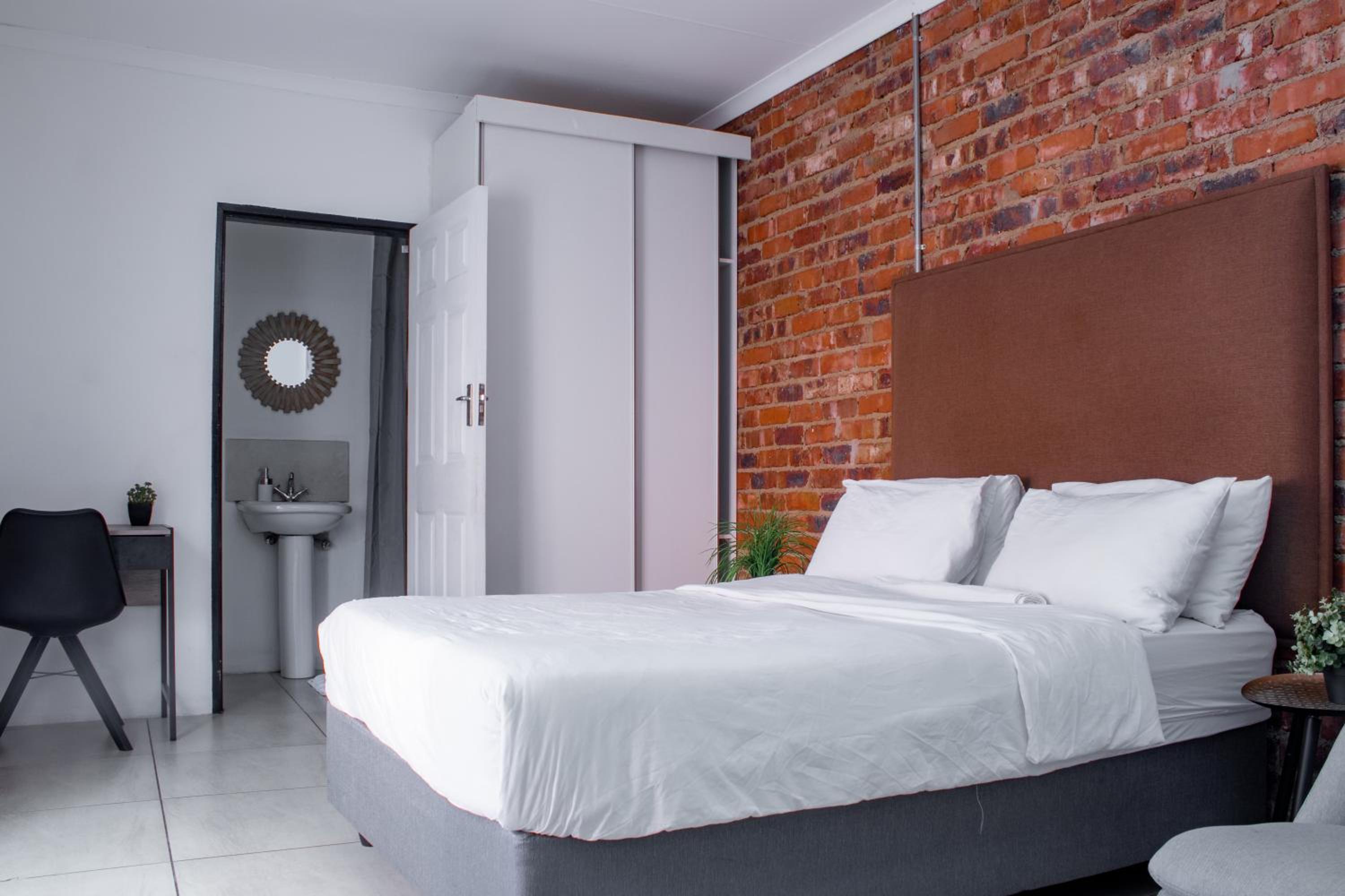 Double Room - Photo 12