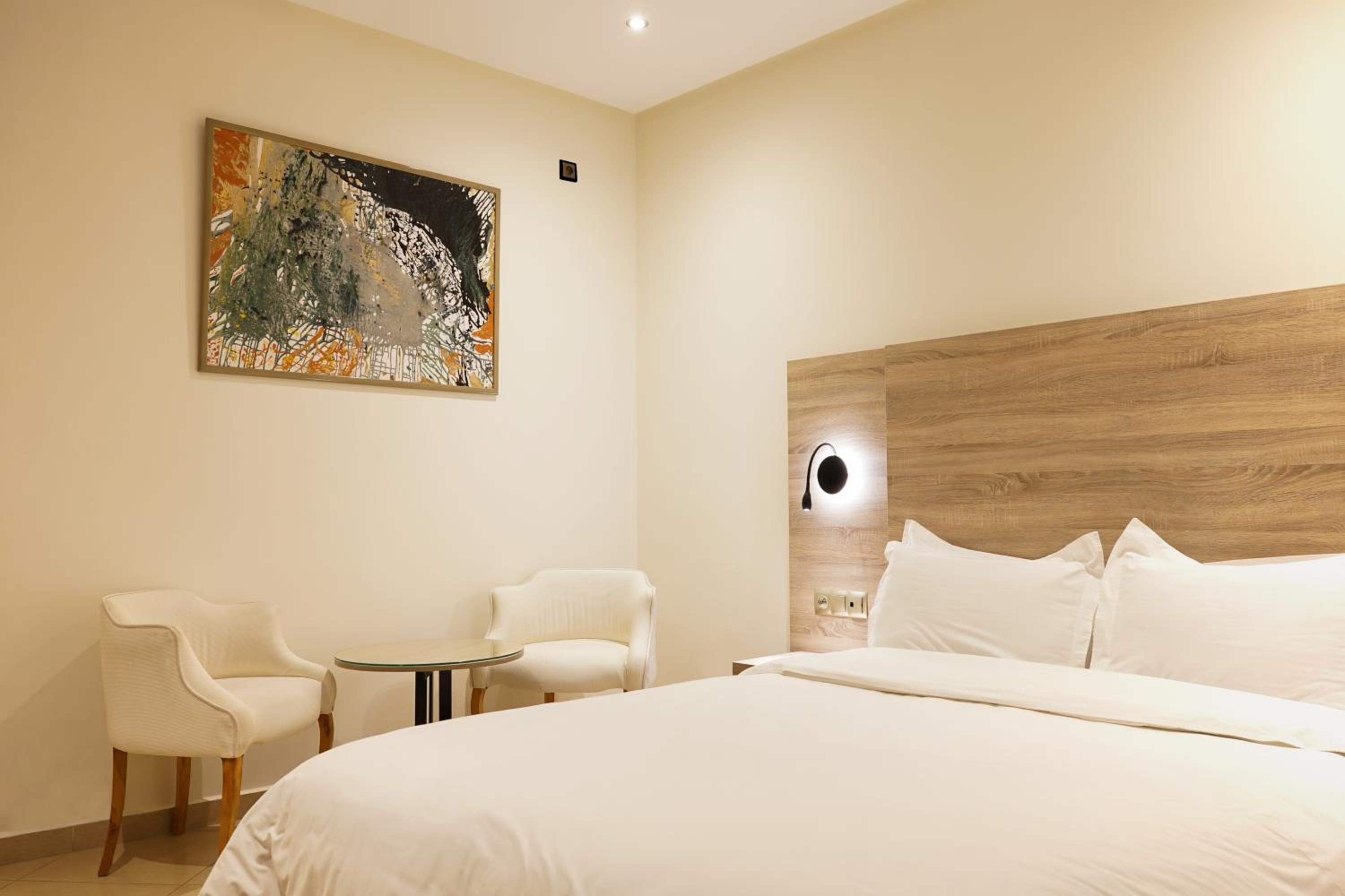 Standard Double Room - Photo 10