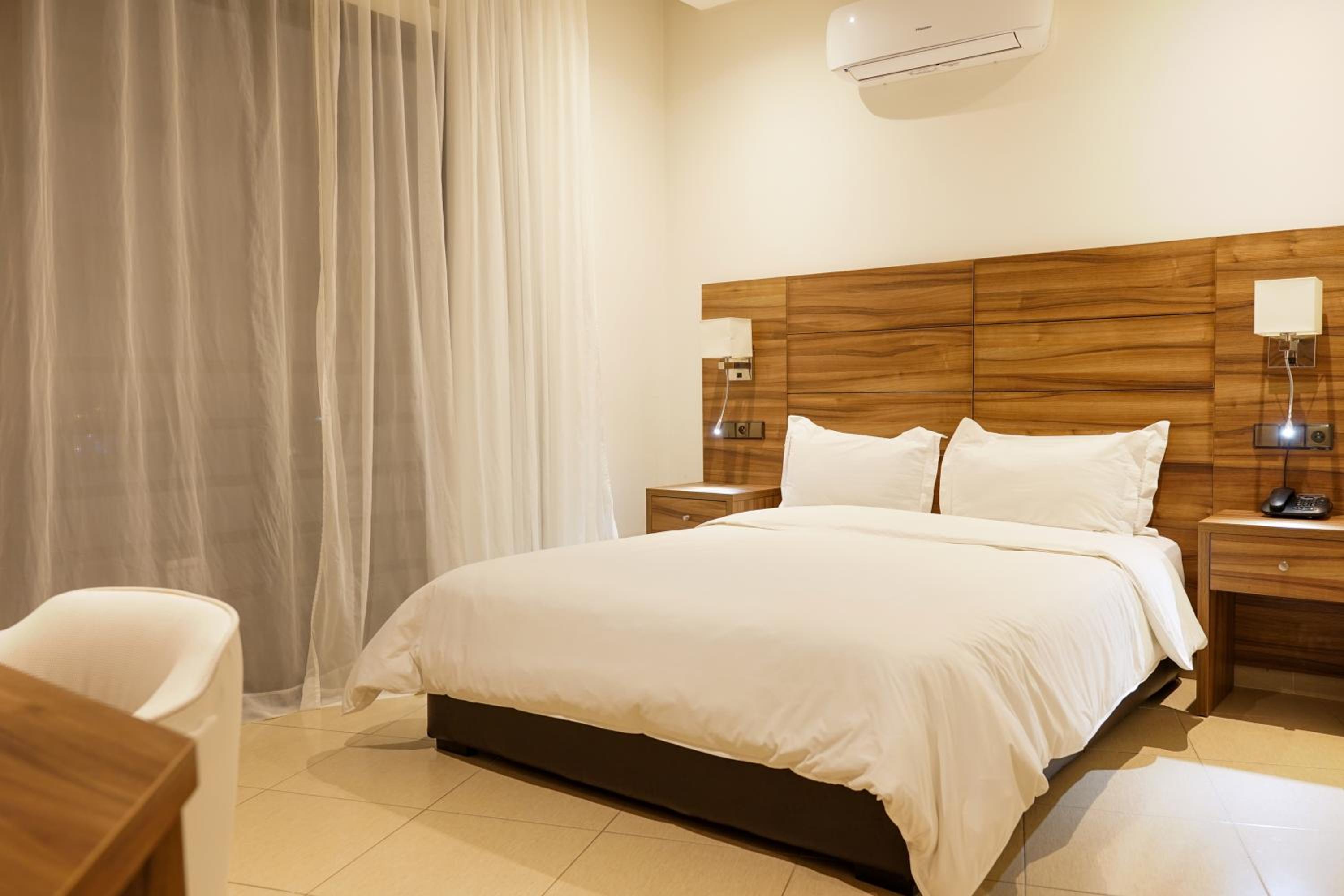 Standard Double Room - Photo 9