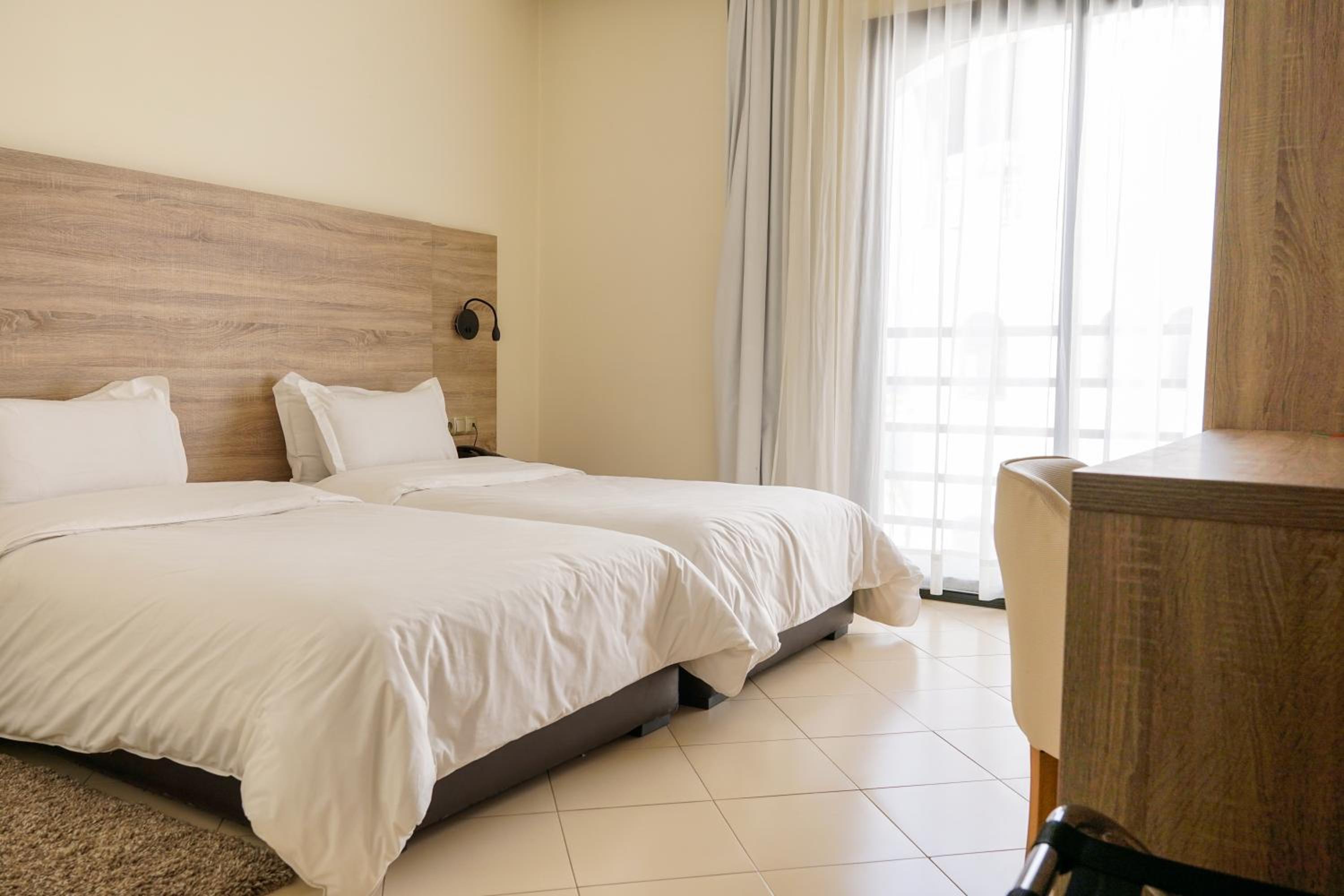 Standard Twin Room - Photo 6