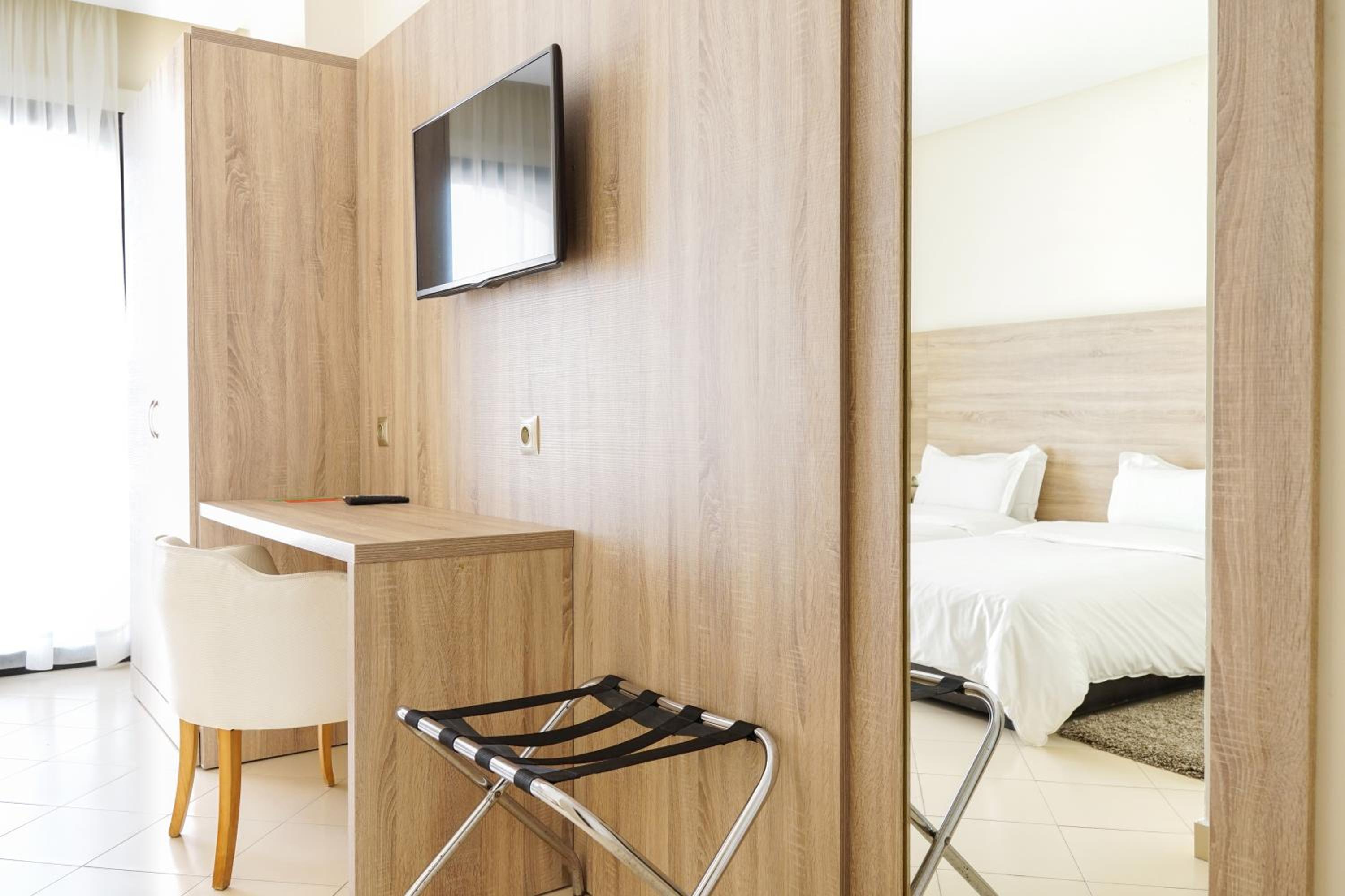 Standard Twin Room - Photo 1
